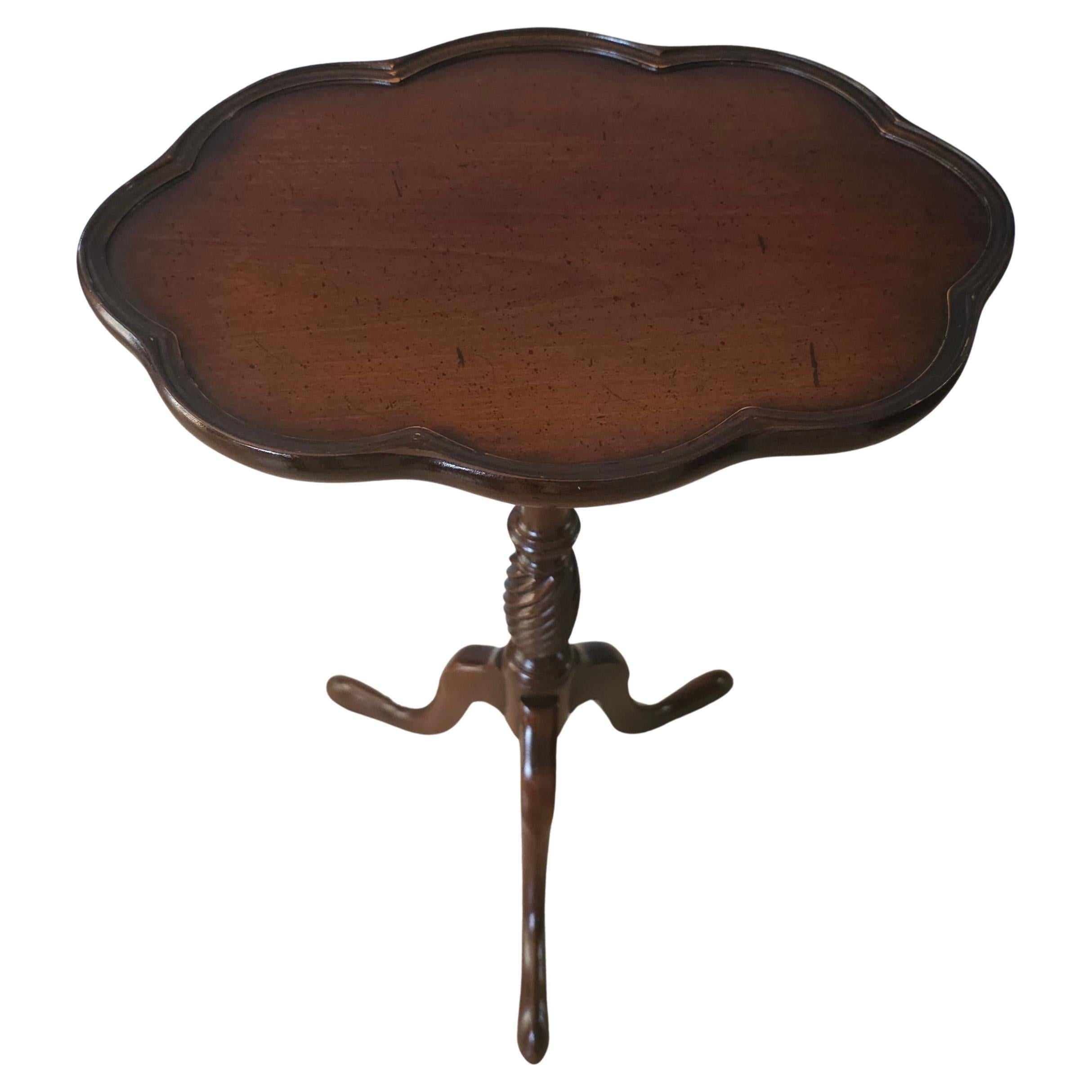 20th Century Brandt Furniture George III Style Mahogany Pie Crust Candle or Kettle Standd For Sale