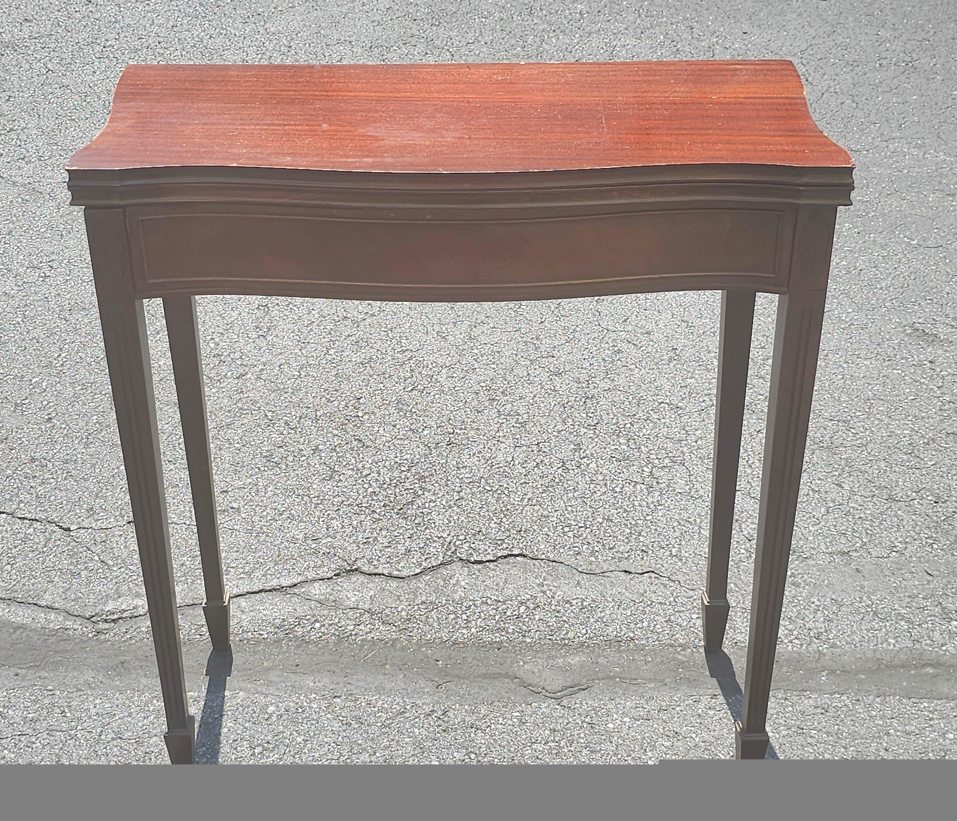 Brandt Möbel Mahagoni Fold-Top Kartentisch Konsolentisch im Stil von George III.
Maße: 29,5