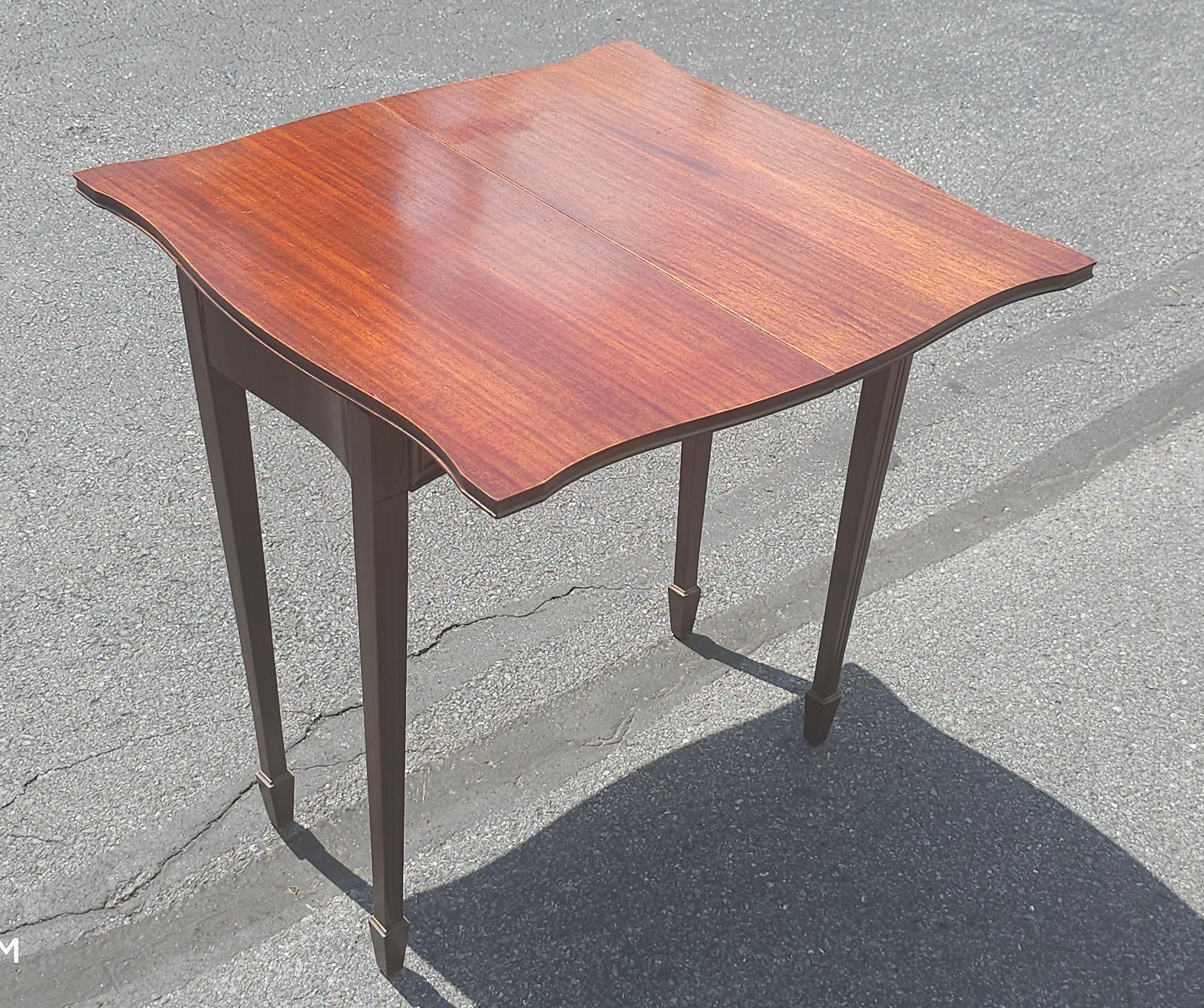 Brandt Furniture Mahagoni-Konsolentisch mit klappbarer Platte und Kartentisch (Sonstiges) im Angebot