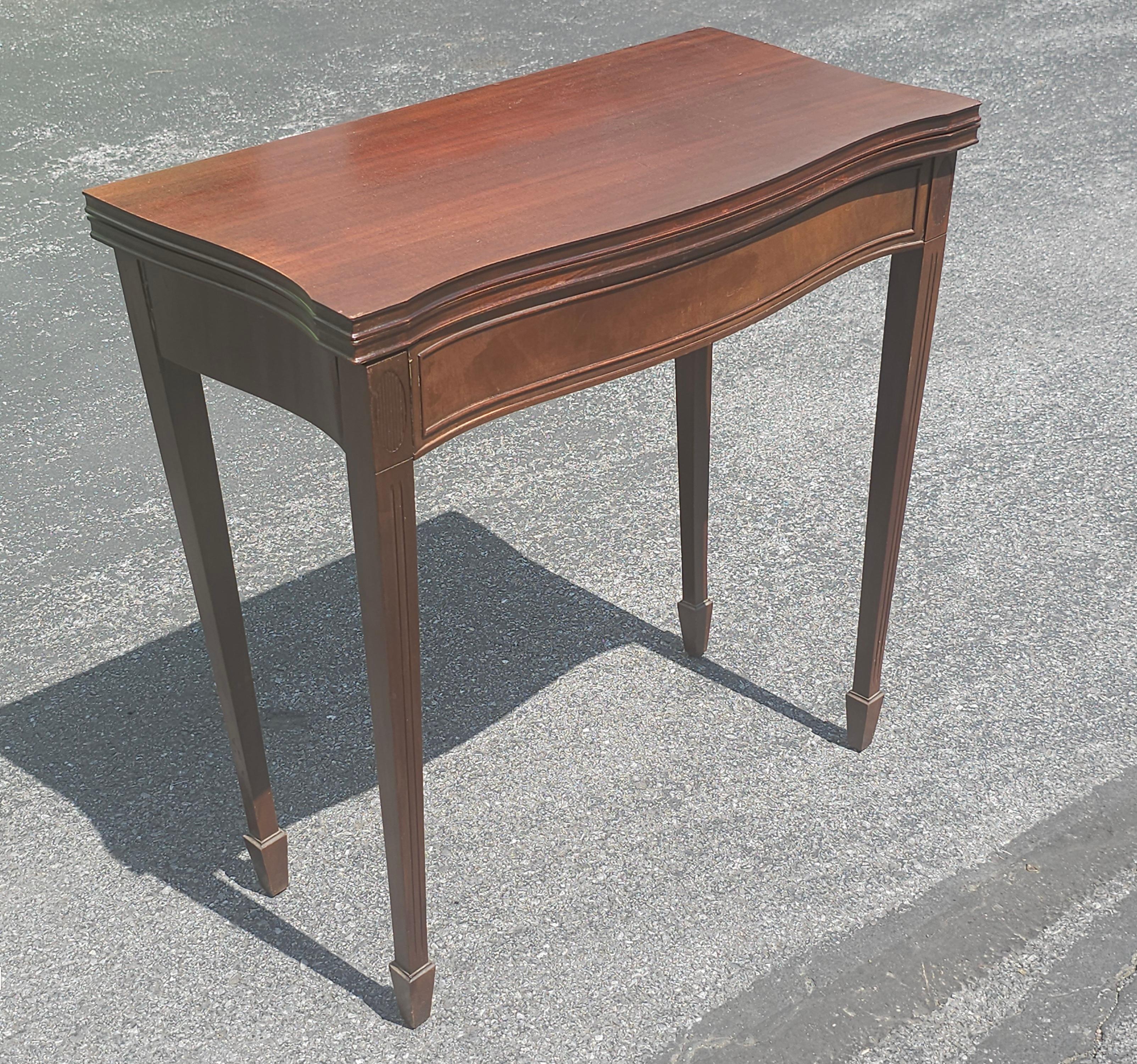 Brandt Furniture Mahagoni-Konsolentisch mit klappbarer Platte und Kartentisch (20. Jahrhundert) im Angebot