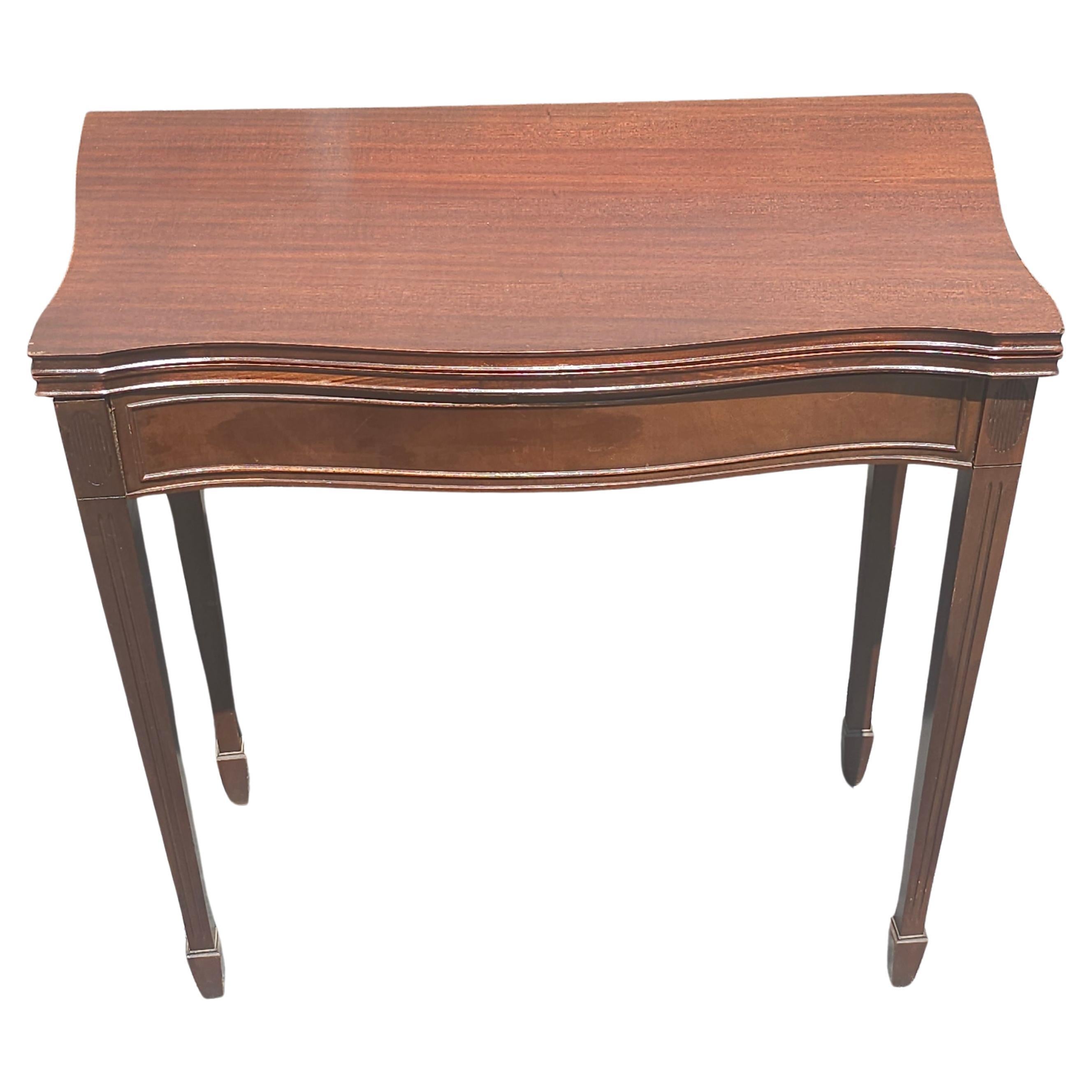 Brandt Furniture Mahagoni-Konsolentisch mit klappbarer Platte und Kartentisch im Angebot