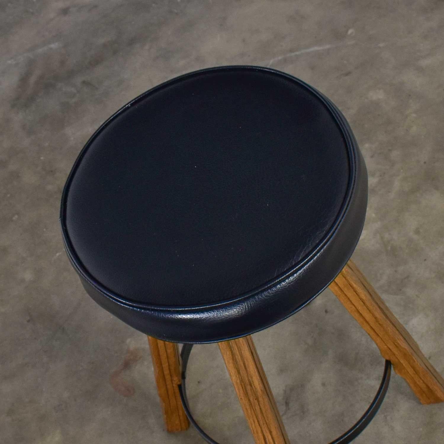 Tabouret de bar Brandt Ranch en chêne brun gland finition gland et assise en faux cuir noir-marron en vente 9