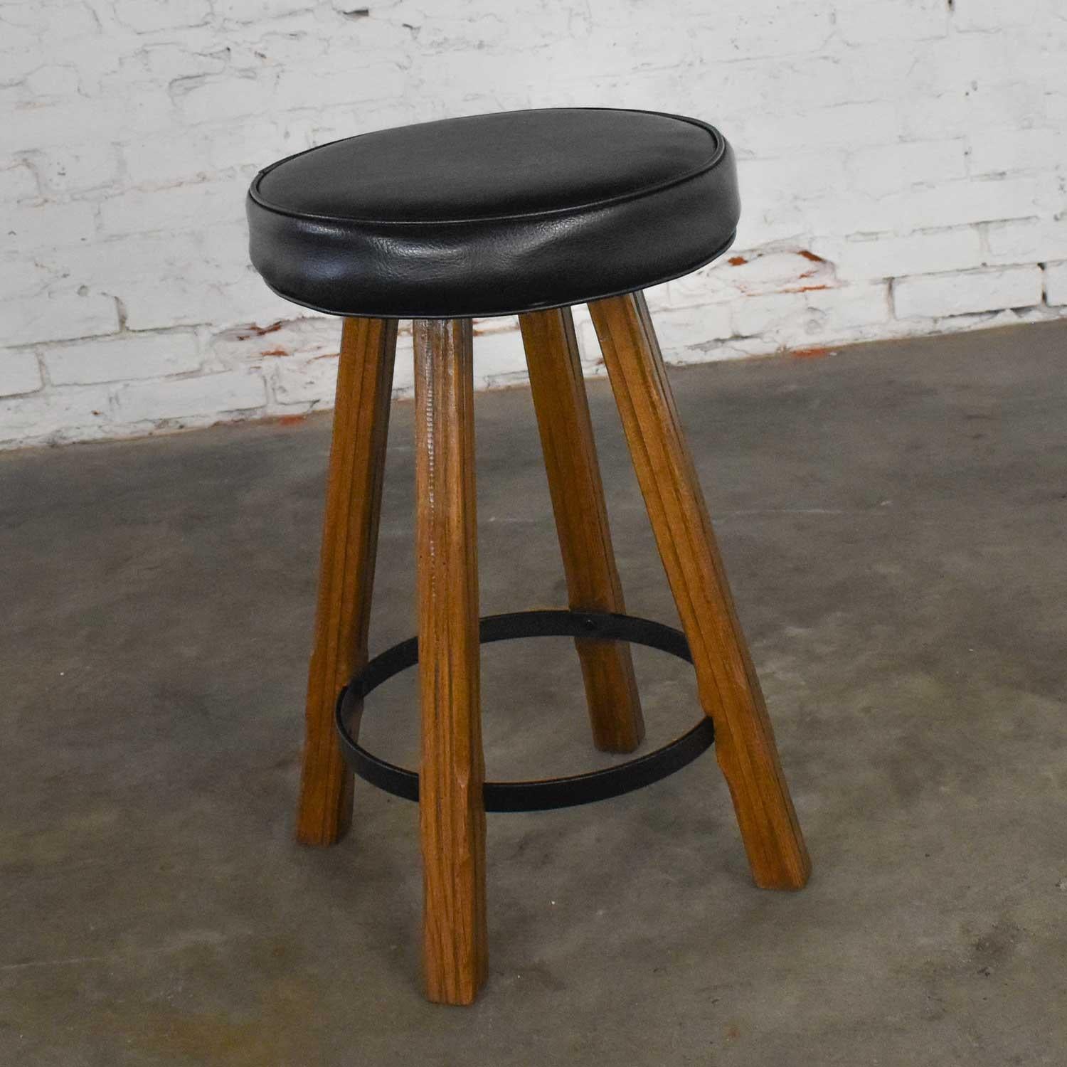 Américain Tabouret de bar Brandt Ranch en chêne brun gland finition gland et assise en faux cuir noir-marron en vente