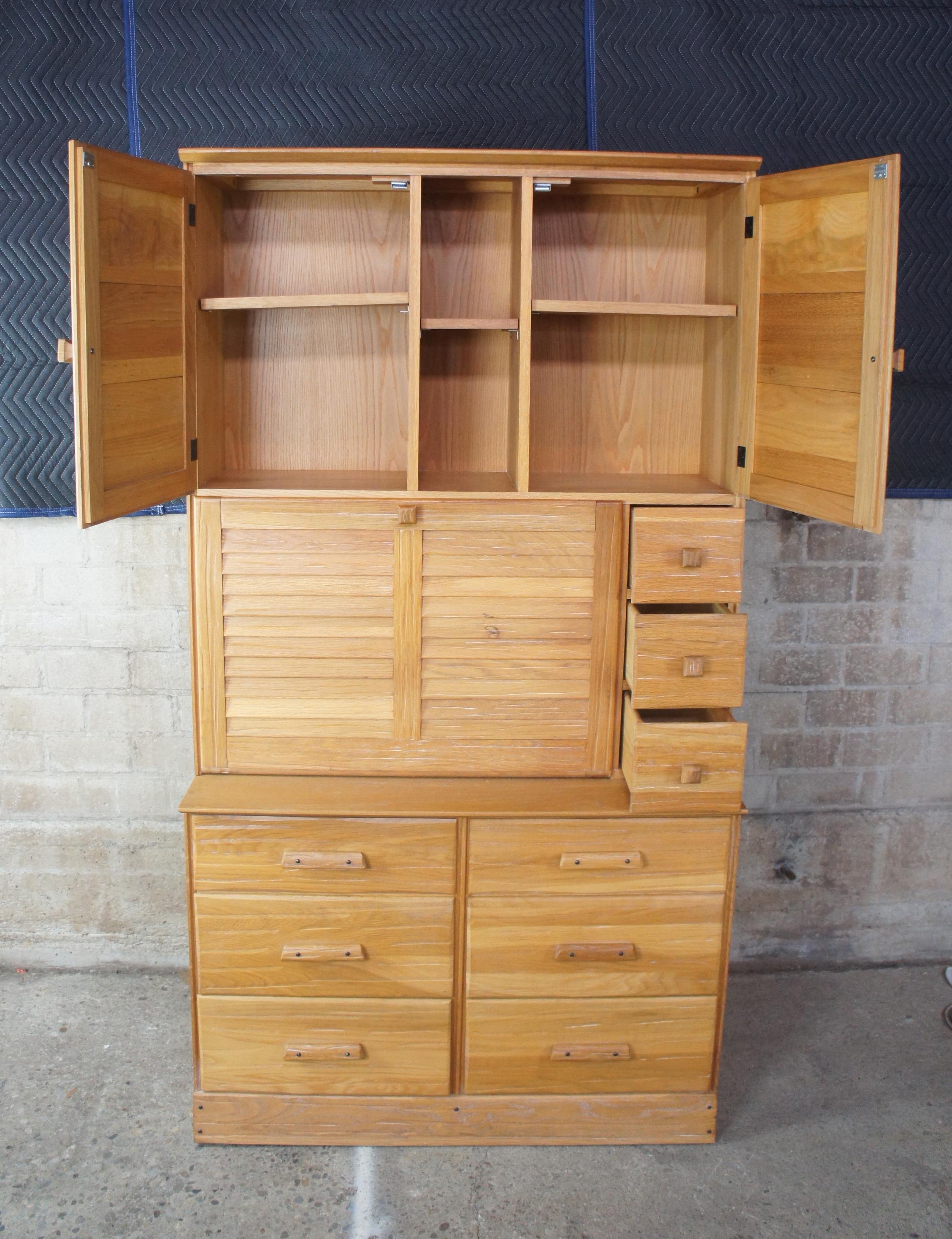 Brandt Ranch Oak Secretary Desk Cupboard Cabinet Bookcase Hutch Dresser #2947 In Good Condition In Dayton, OH