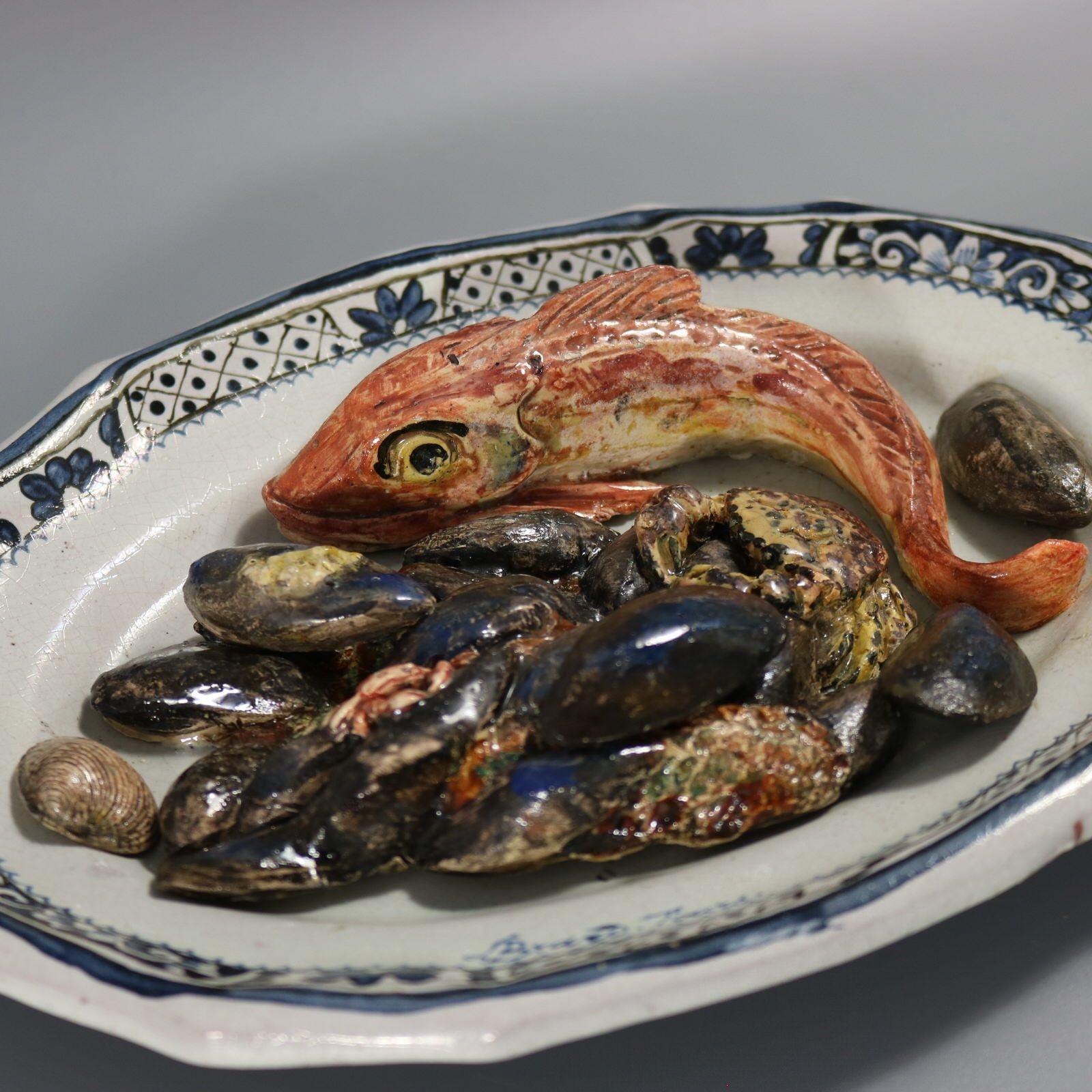 Brard French Palissy Majolica Platter with Fish and Crabs For Sale 3