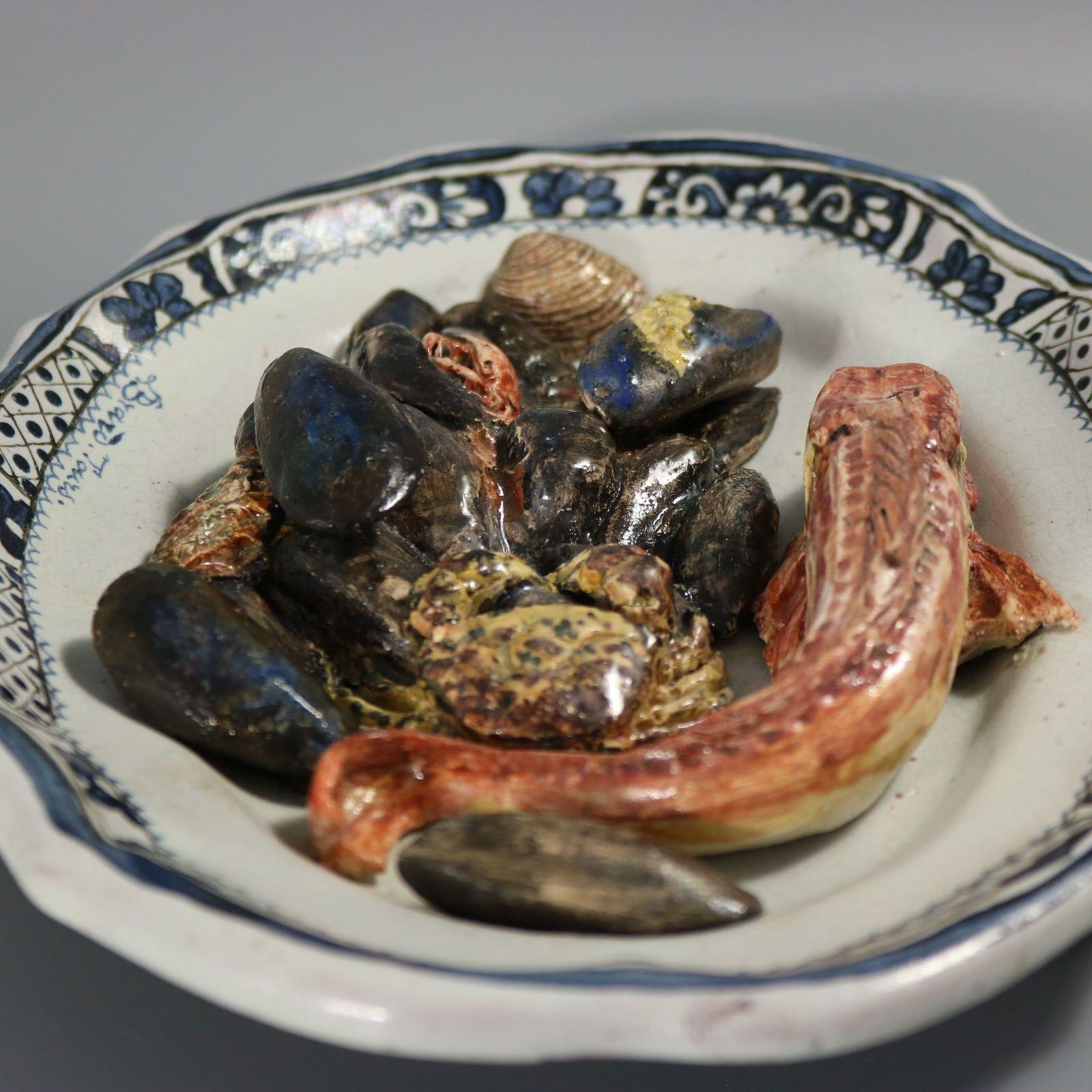 Brard French Palissy Majolica Platter with Fish and Crabs For Sale 4