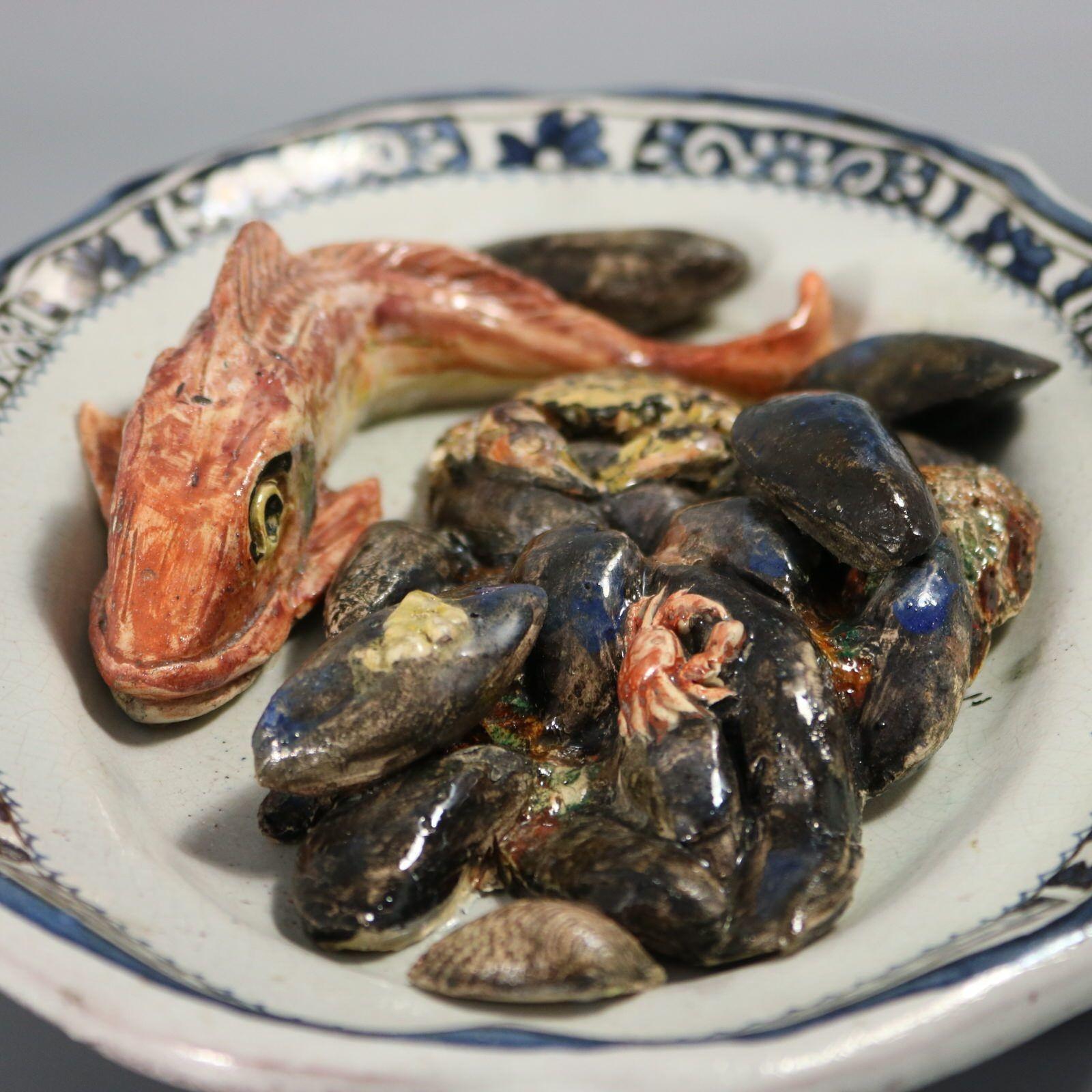 Brard French Palissy Majolica Platter with Fish and Crabs For Sale 5