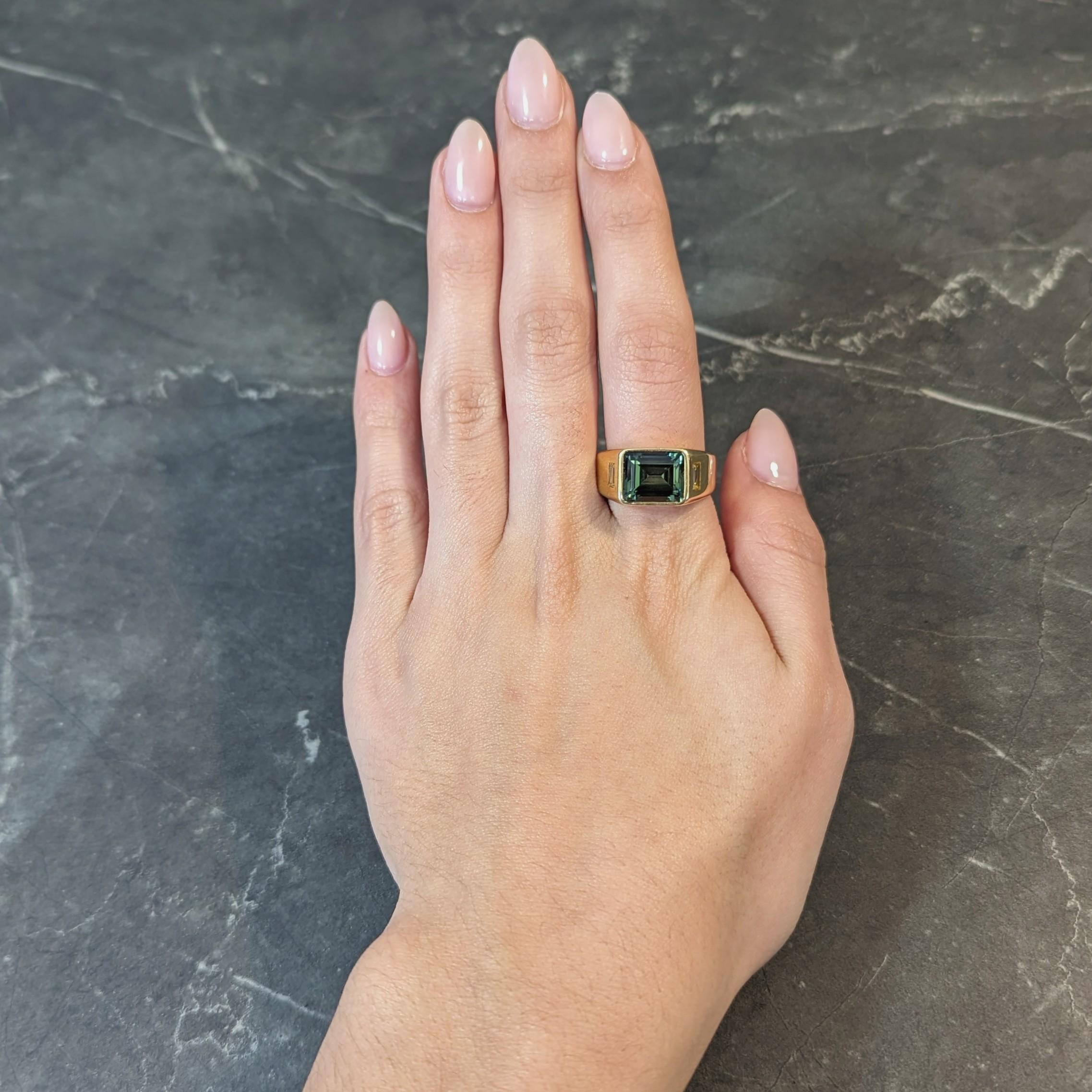 Anello da uomo con tre pietre in oro 18 carati con diamante e zaffiro verde da 8,08 CTW BRASH 9