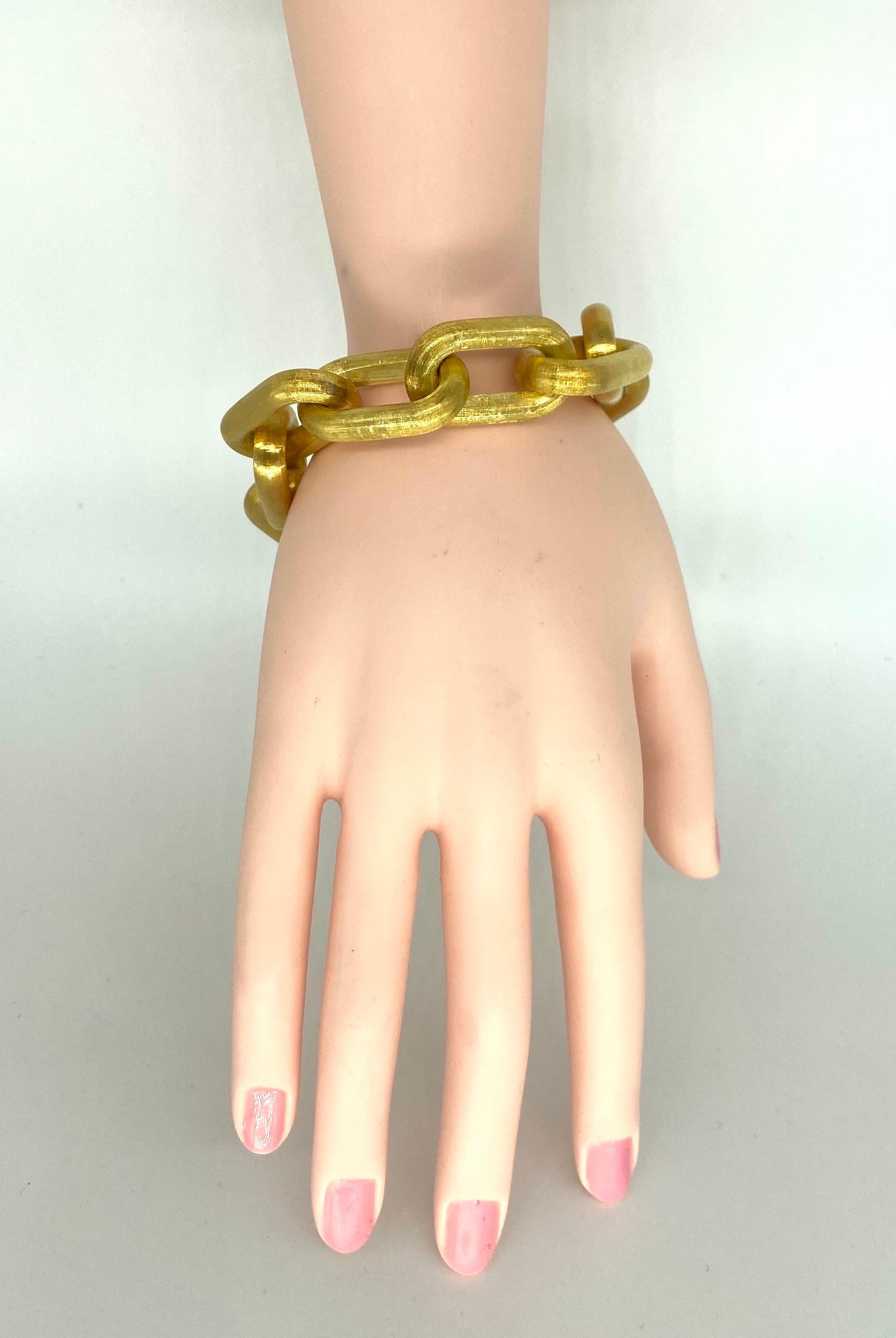 19mm Wide 18k Yellow Gold Oval Links Bracelet 2