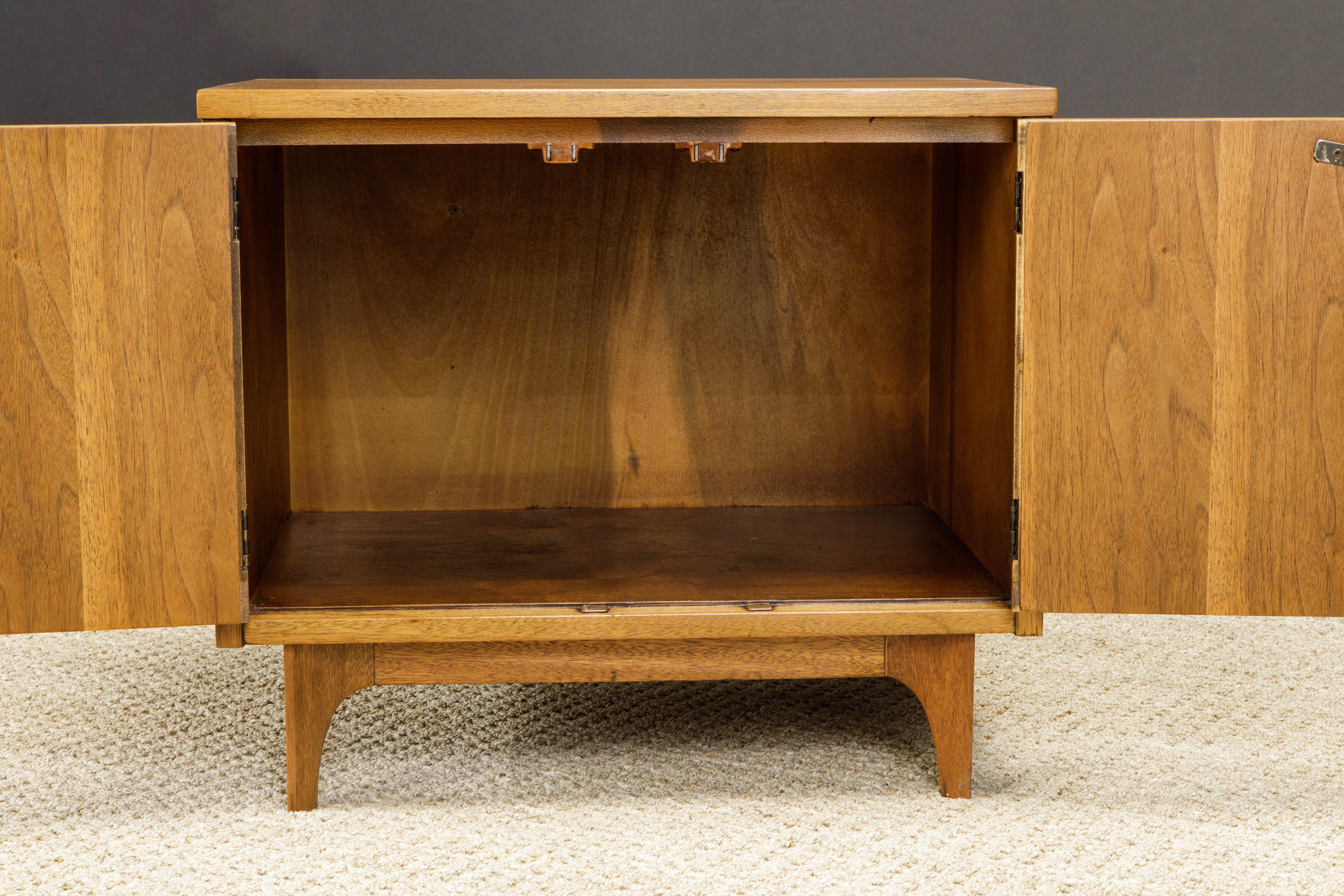 'Brasilia' by Broyhill Premier Pair of End / Side Tables, Refinished, 1960s 3