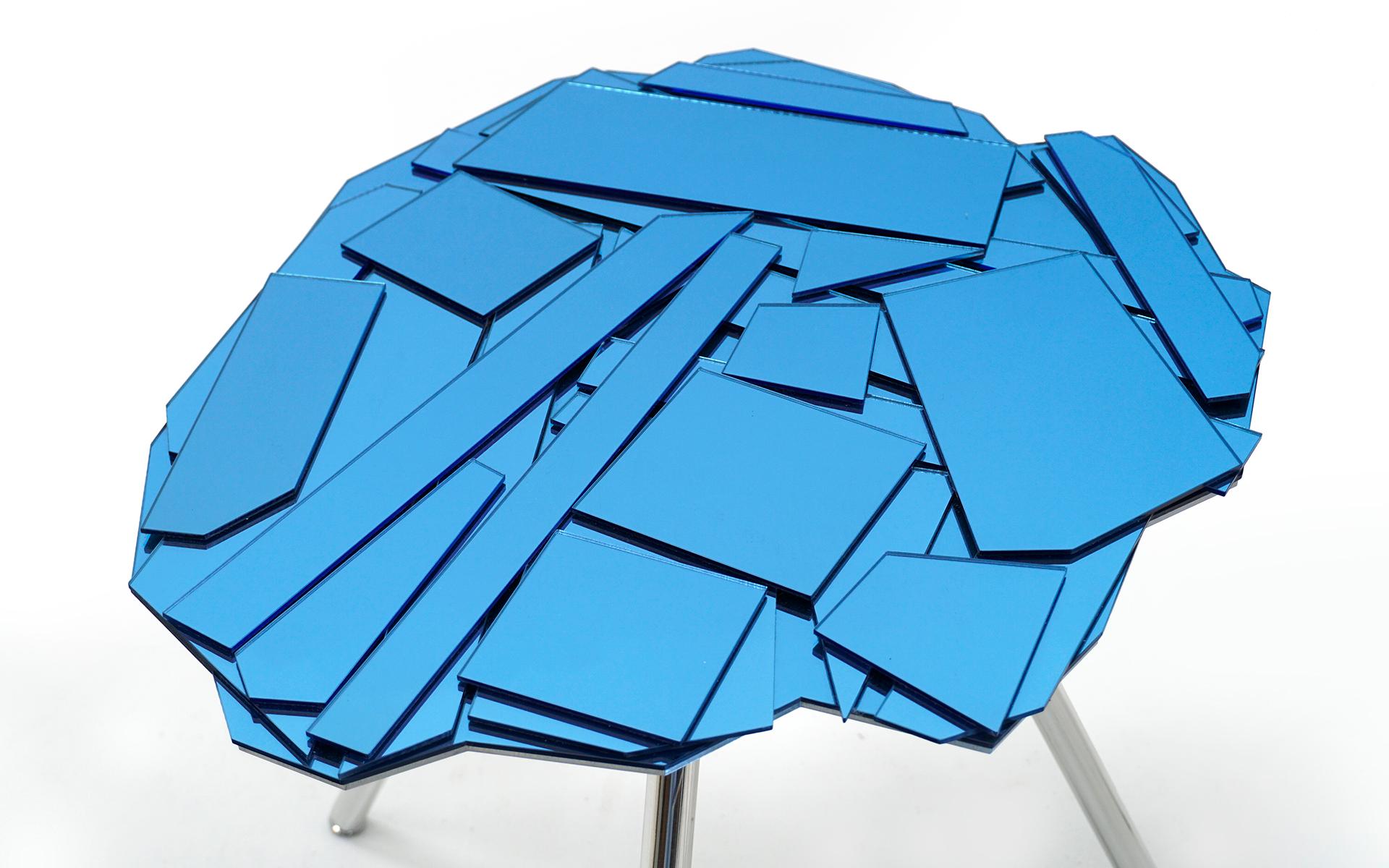 Postmoderne Tables gigognes Brasilia, trois, par The Campana Brothers, plateaux en verre bleu, chrome en vente