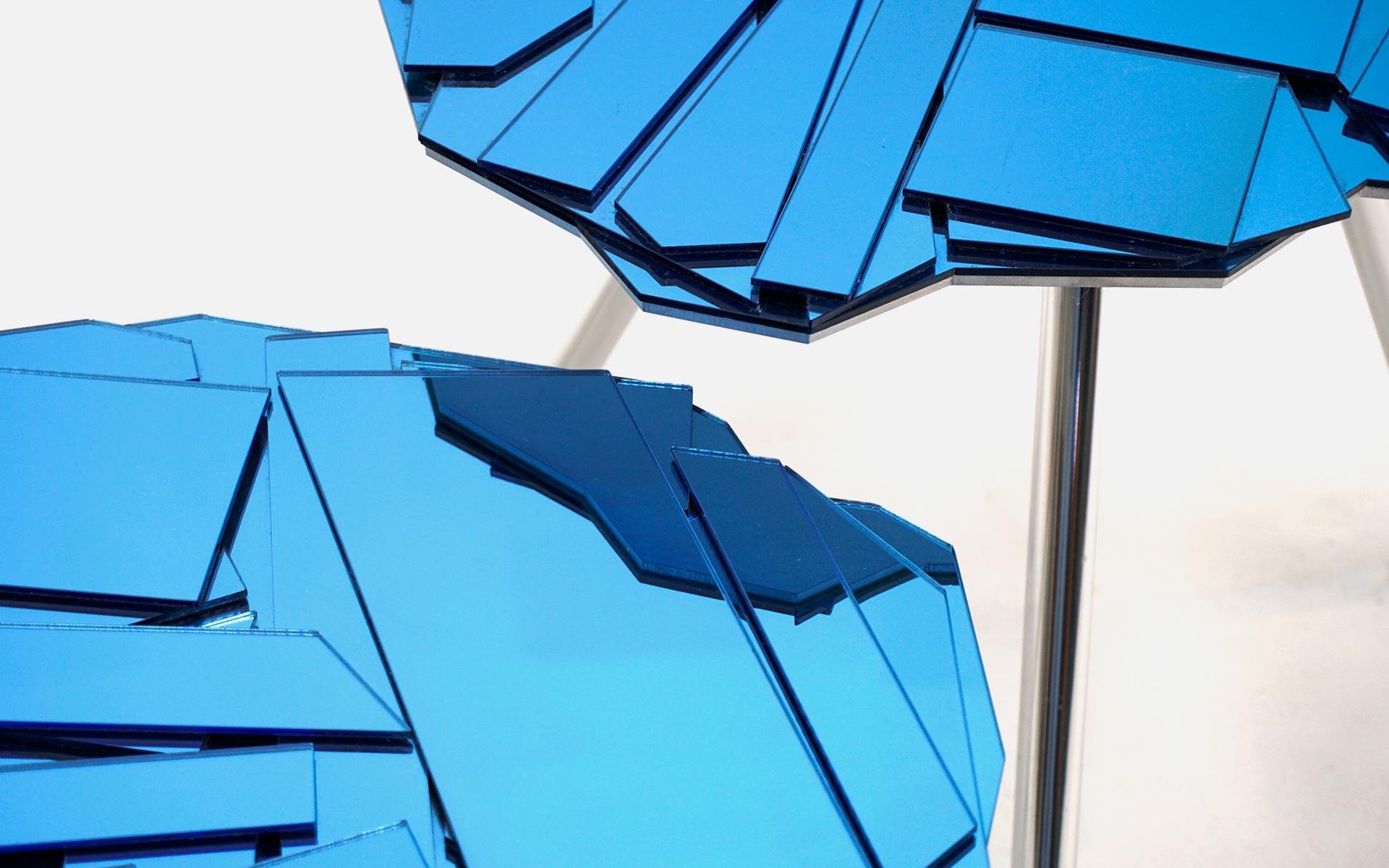 XXIe siècle et contemporain Tables gigognes Brasilia, trois, par The Campana Brothers, plateaux en verre bleu, chrome en vente