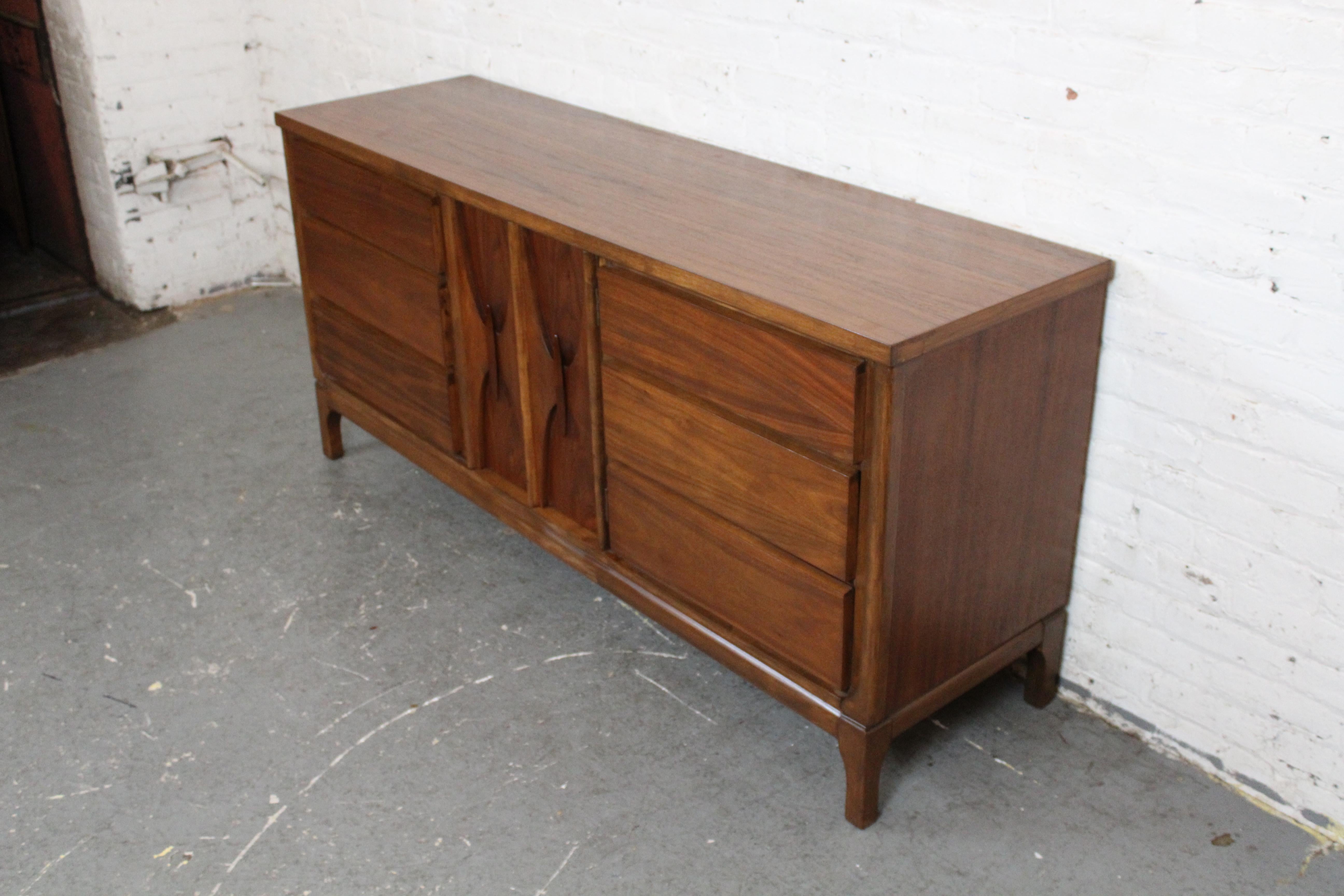 Mid-Century Modern Commode Brasilia de Williams Furniture of South Carolina en vente