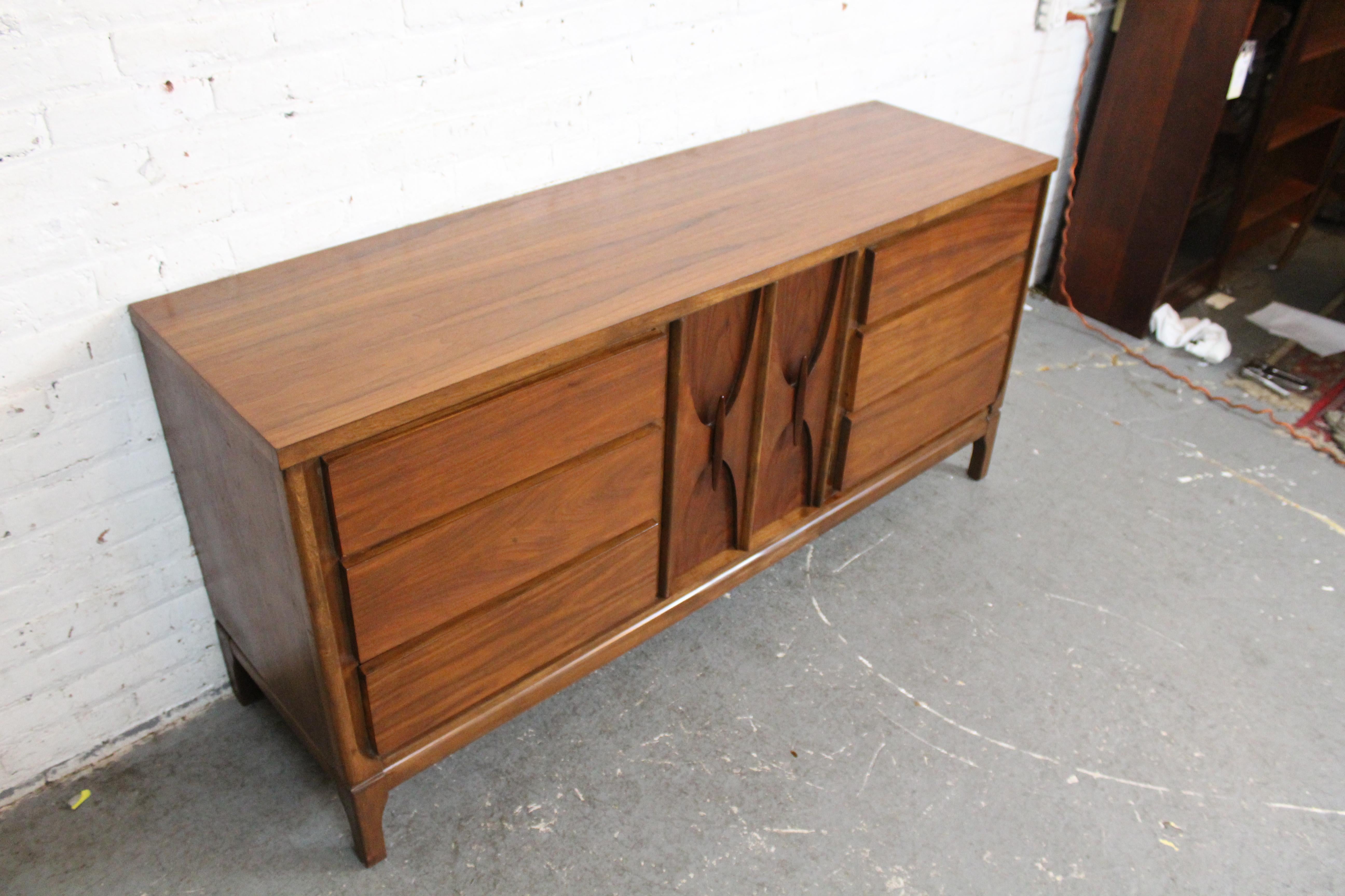 Américain Commode Brasilia de Williams Furniture of South Carolina en vente