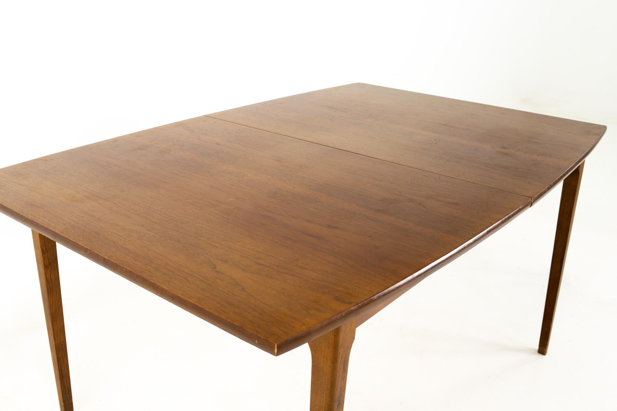 Brasilia Style Mid Century Walnut Surfboard Dining Table with 2 Leaves In Good Condition In Countryside, IL