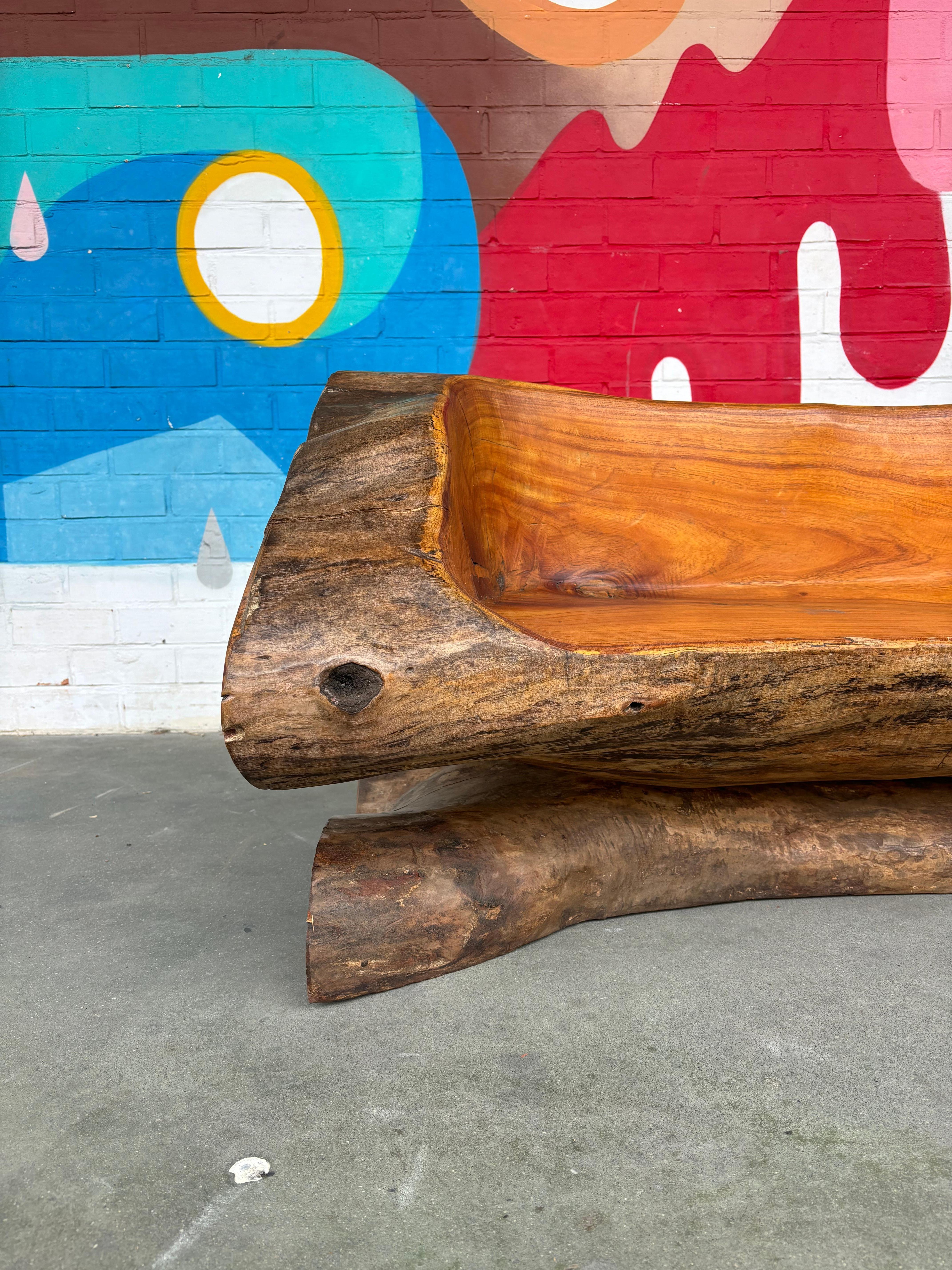 Brasilianisches brutalistisches Sofa (Holz) im Angebot