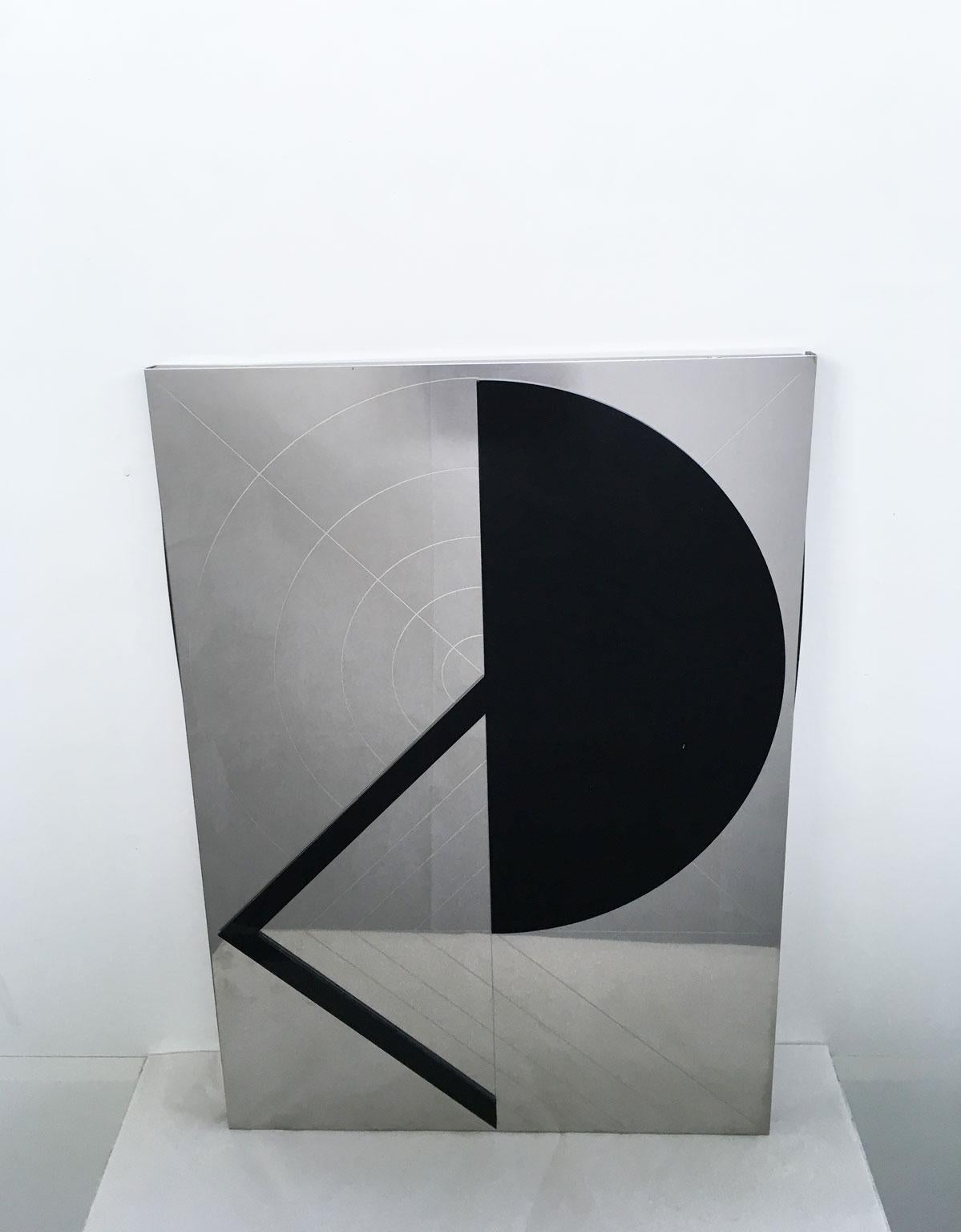 Brasilianisches Edival Ramosa Gravierter Stahl und schwarzes Plexiglas Linee di Gioia (Italienisch) im Angebot