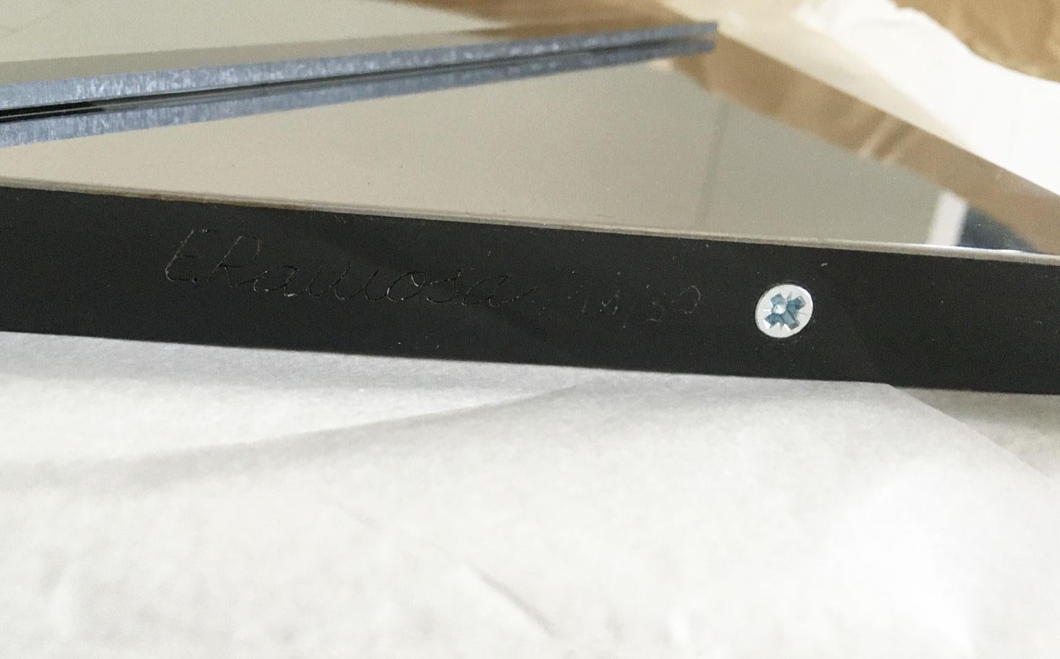 Brasilianisches Edival Ramosa Gravierter Stahl und schwarzes Plexiglas Linee di Gioia (Ende des 20. Jahrhunderts) im Angebot