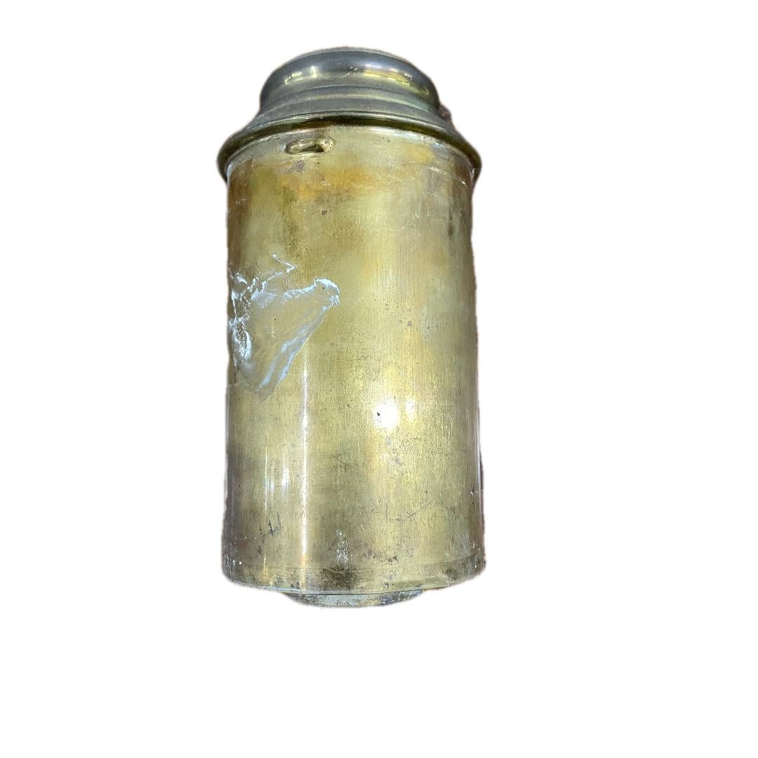 Lampe à huile en laiton du 19e siècle convertie en lampe à fil pour une utilisation moderne.

9.5 x 6 x 20.5