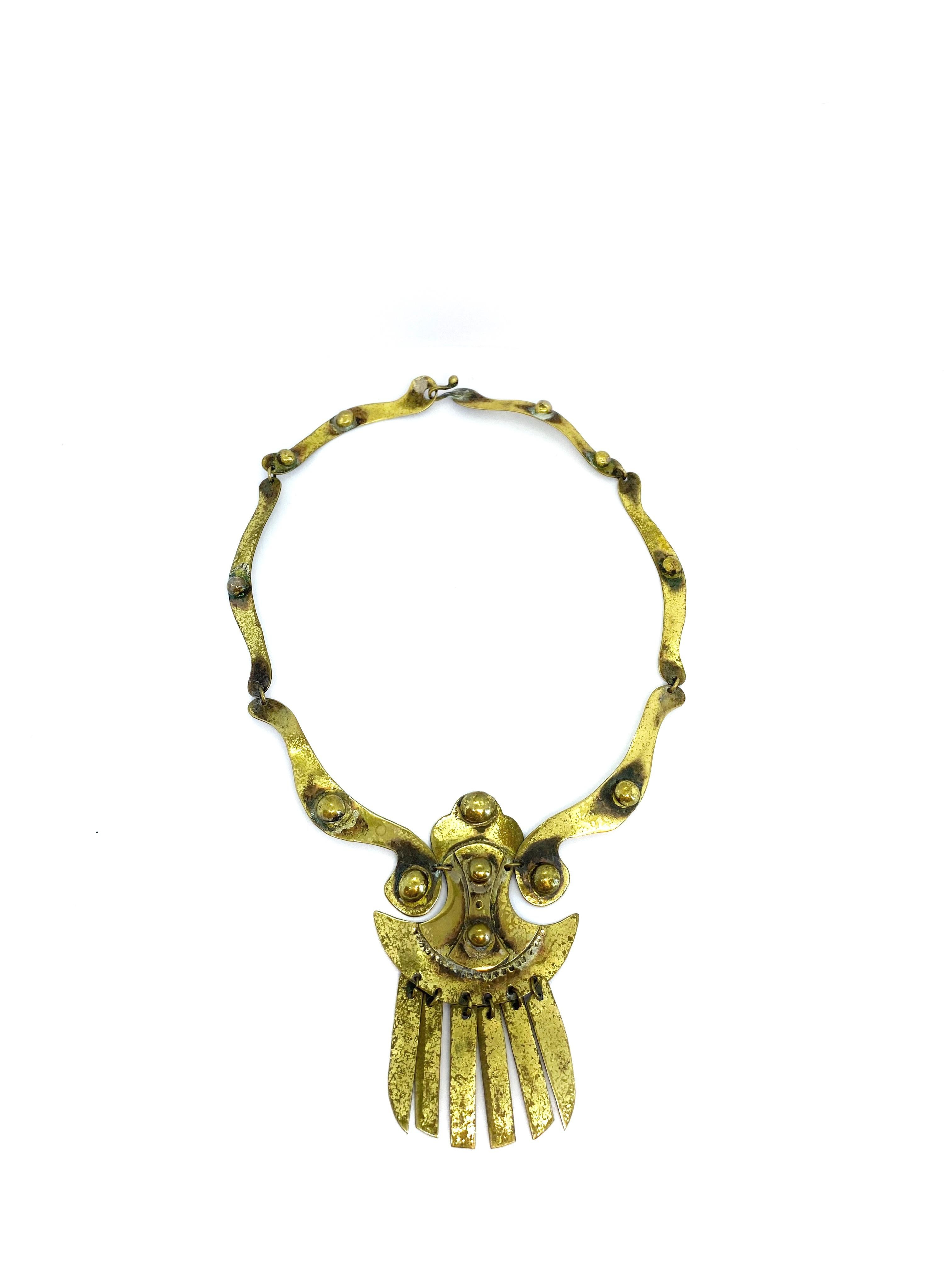 Brass 1960-1970 Finland Seppo Tamminen Merkkikeskus Sorsa Necklace
Producer Merkkikeskus Sorsa Finland 1960-1970 Necklace
Similar Seppo Tamminen's jewelery is described in the book
New Design in Jewelry
by Donald J. Willcox
Lenght 42cm (when