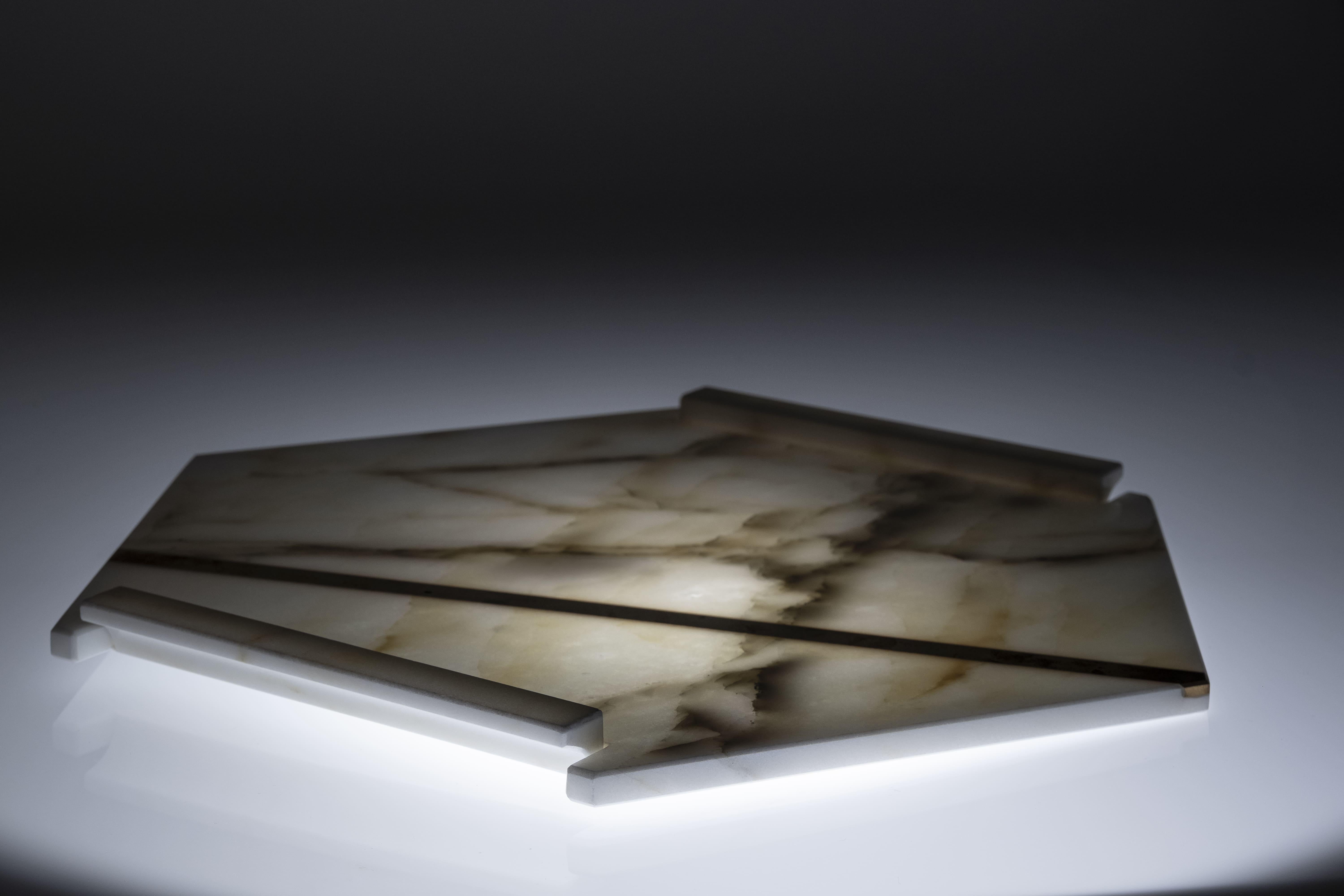 The Brass tray, entirely made of marble, is an exclusive tray in Calacatta Oro embellished with a brass tab that runs along the object from one end to the other, giving it a further touch of refined style.

The Brass tray is part of the new