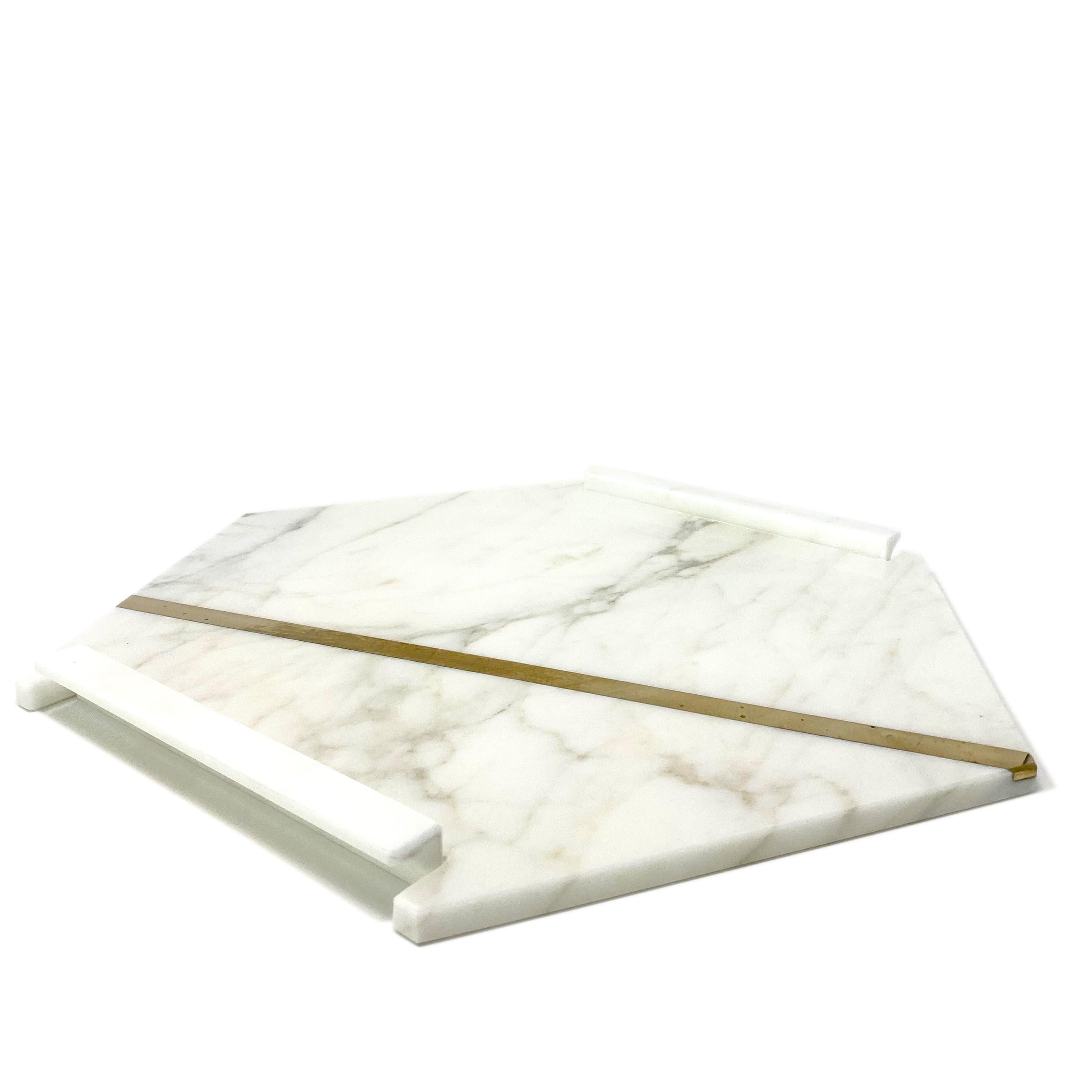 Moderne Plateau hexagonal en marbre Calacatta Oro et laiton « Brass » du 21e siècle  en vente