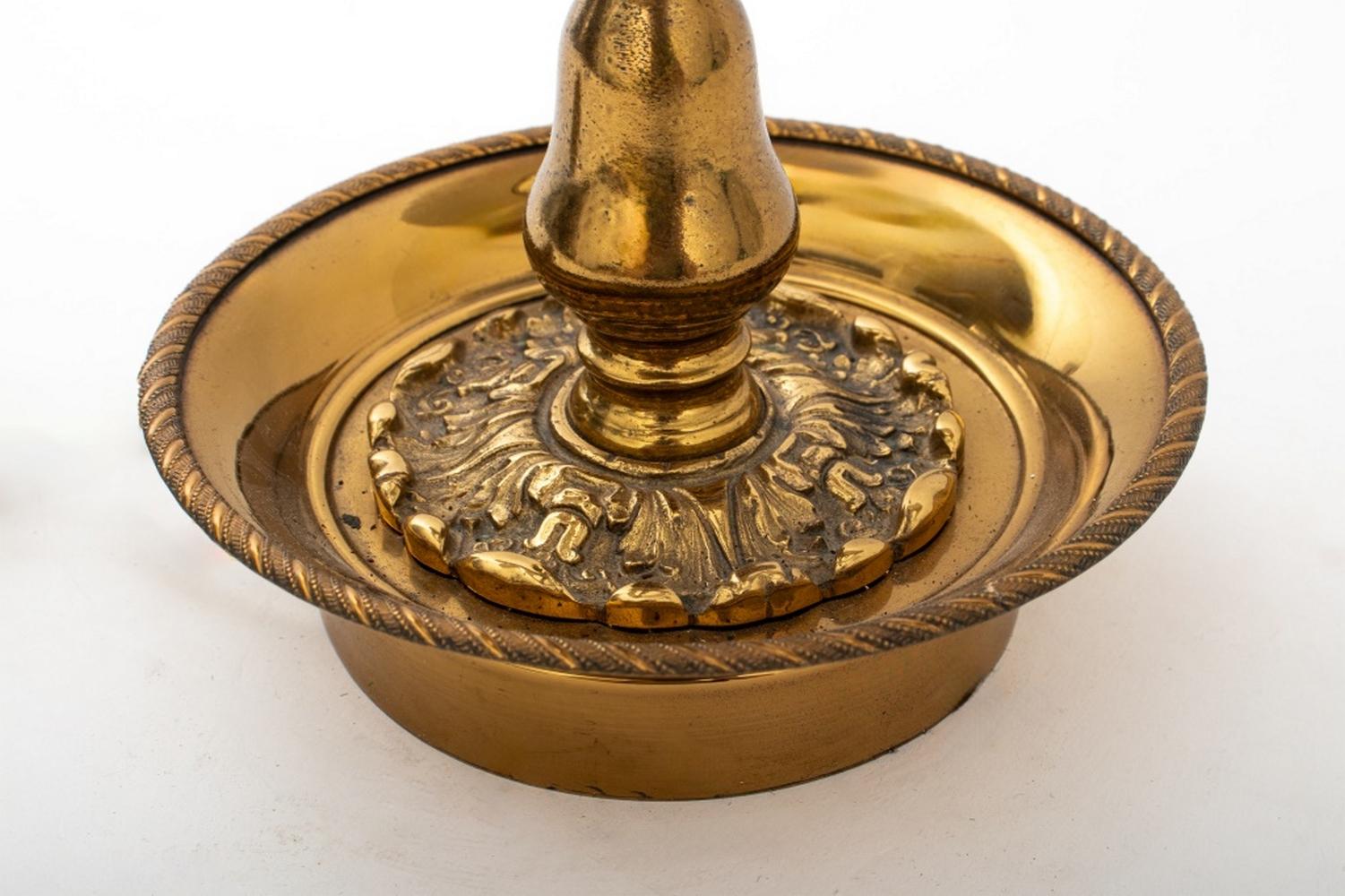 Brass 3-Branch Tole Peinte Shade Bouillotte Lamp im Zustand „Gut“ im Angebot in Astoria, NY