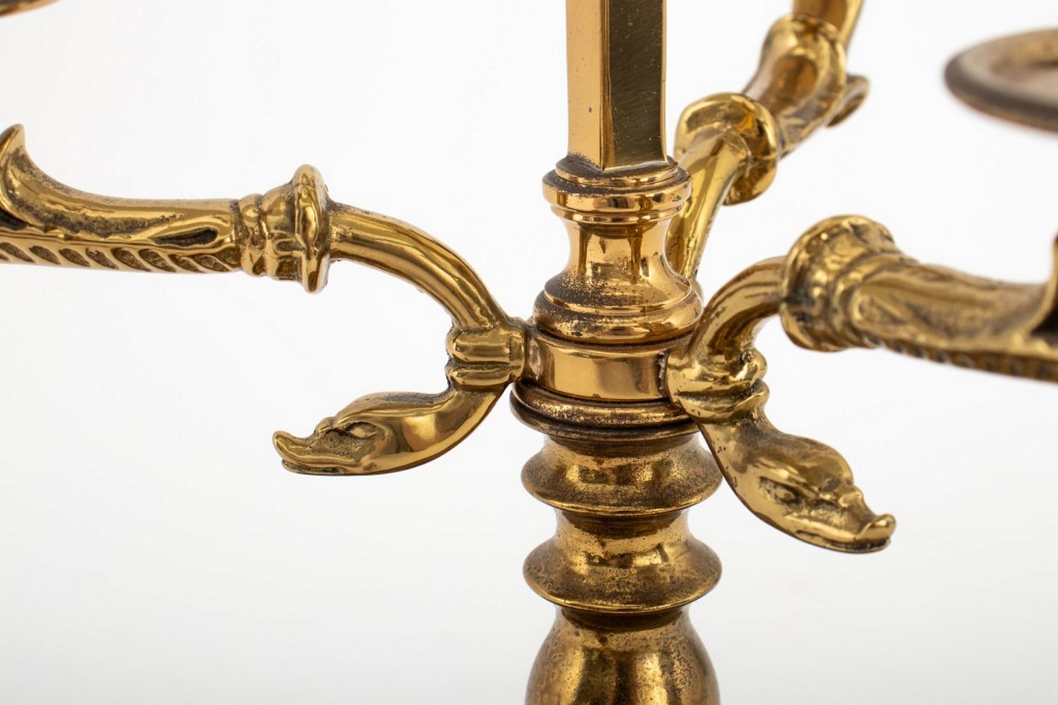 Brass 3-Branch Tole Peinte Shade Bouillotte Lamp (20. Jahrhundert) im Angebot