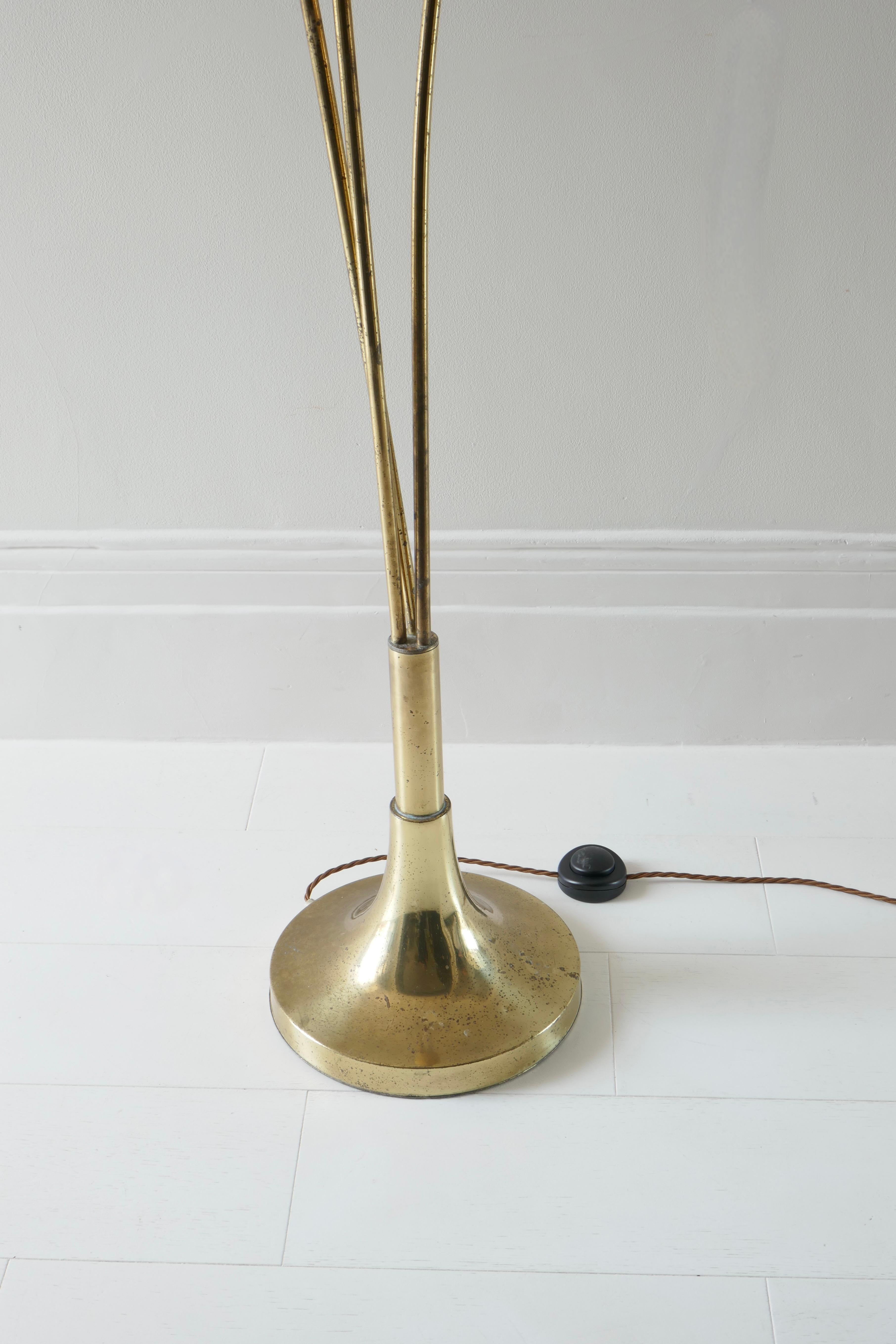 Brass 3 Lights, Leaf Shaped Floor Lamp, Tommaso Barbi Style, Italy, 1970s For Sale 1