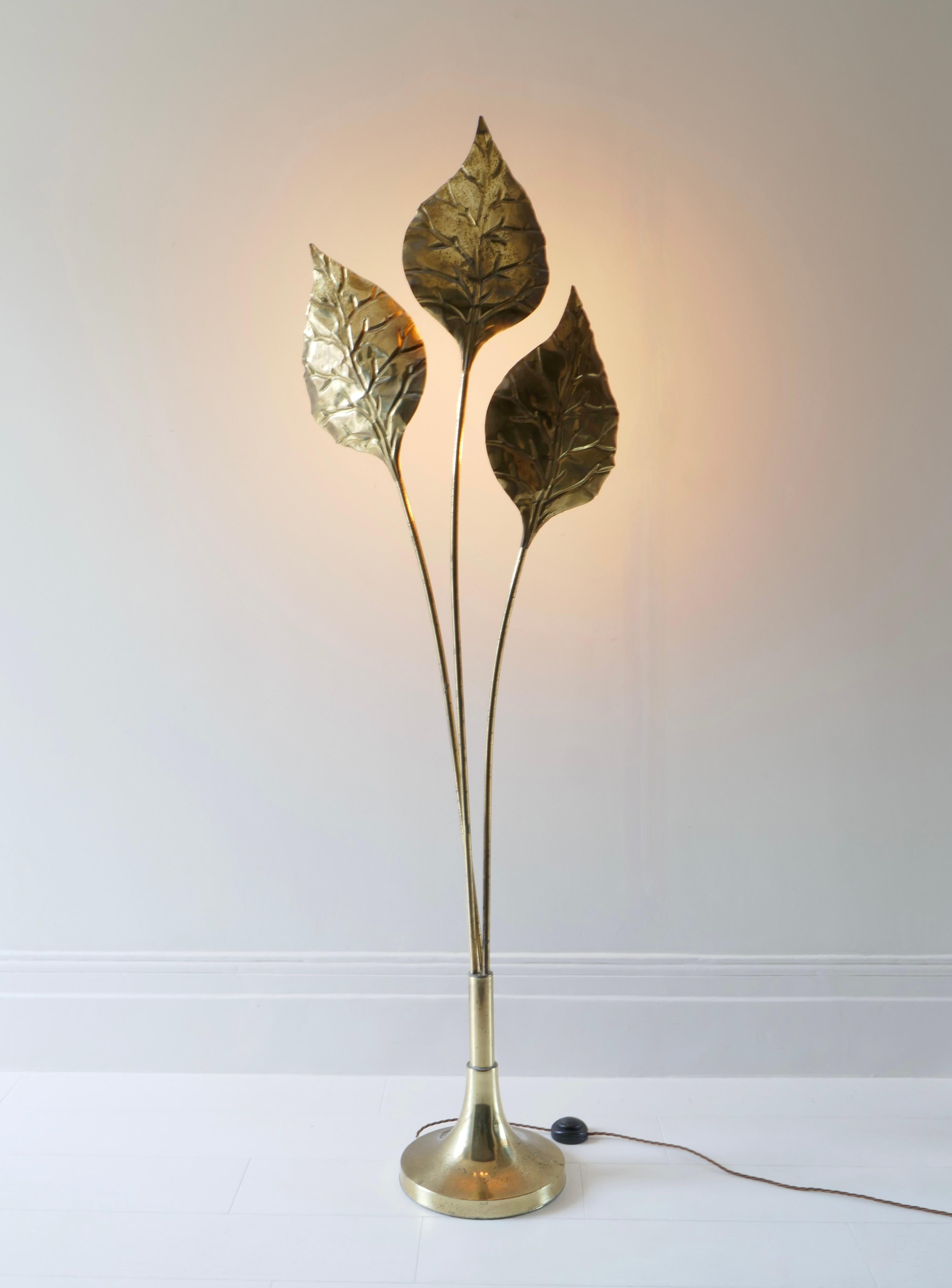 Brass 3 Lights, Leaf Shaped Floor Lamp, Tommaso Barbi Style, Italy, 1970s For Sale 2