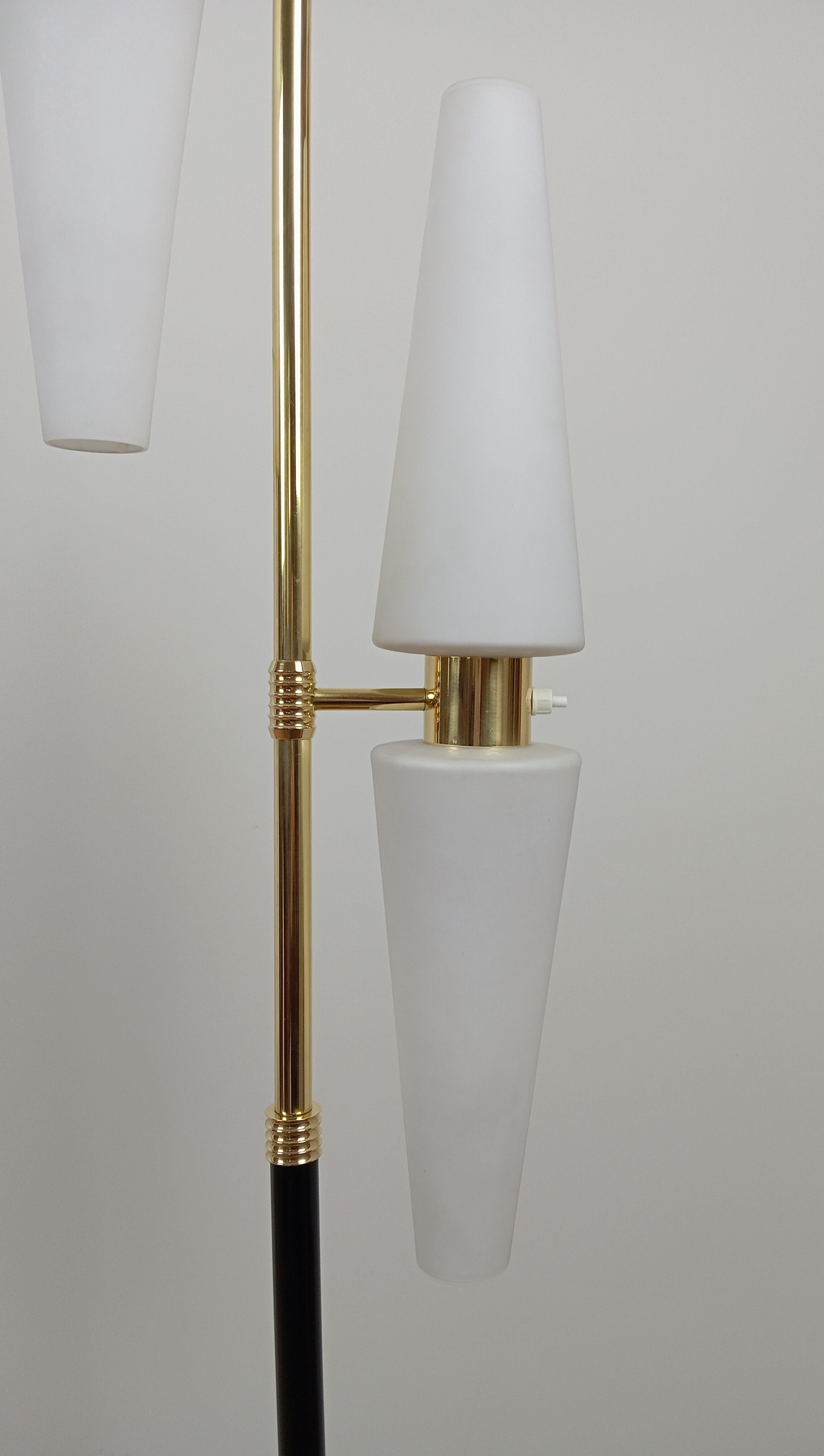 Brass 4-light floor lamp Maison Monix circa 1950 In Excellent Condition For Sale In Saint-Ouen, FR