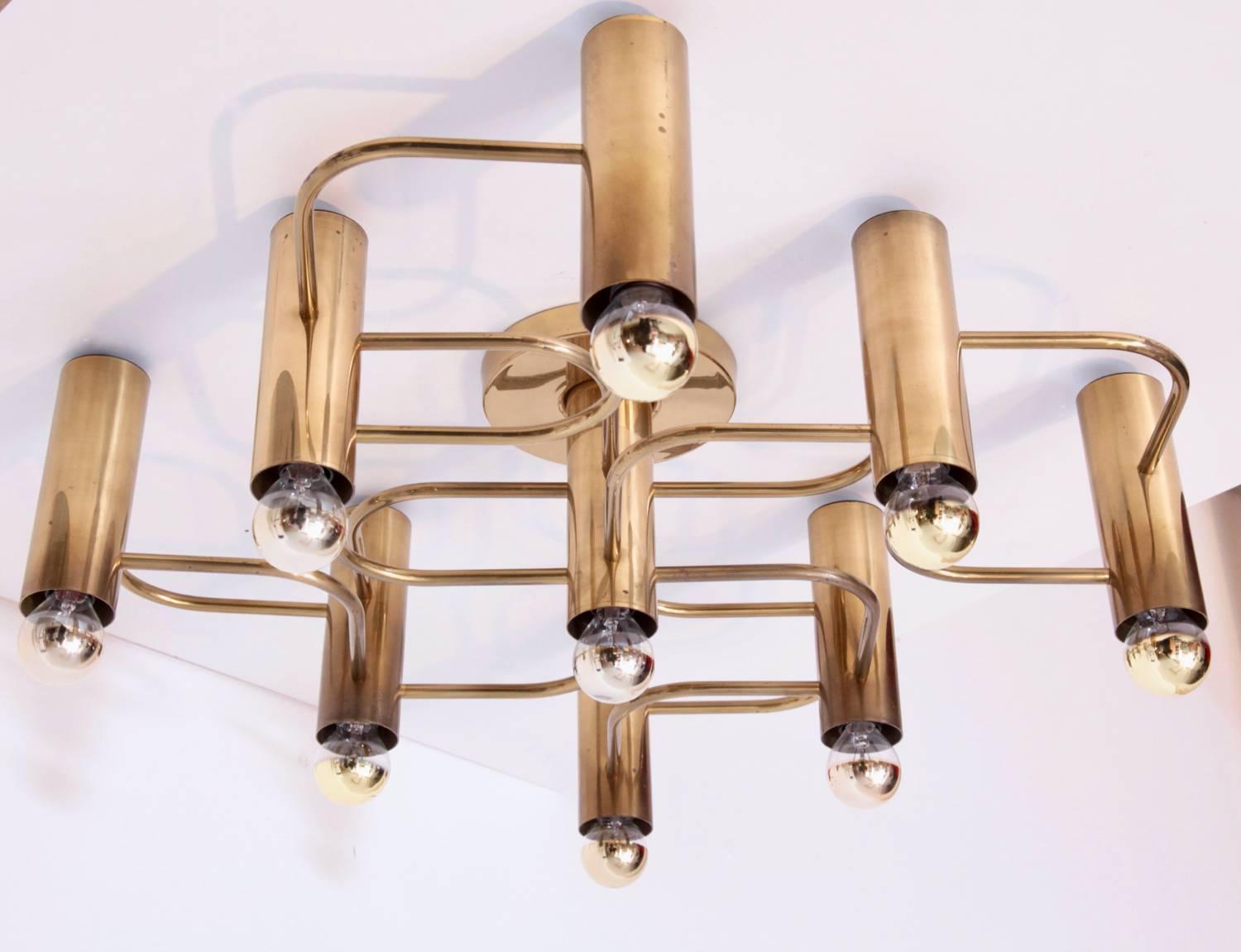 Stunning nine-light flush mount, wall or ceiling lamp. It can be used as wall or ceiling lamp and is in very good condition. Nine E14 bulbs.
To be on the the safe side, the lamp should be checked locally by a specialist concerning local