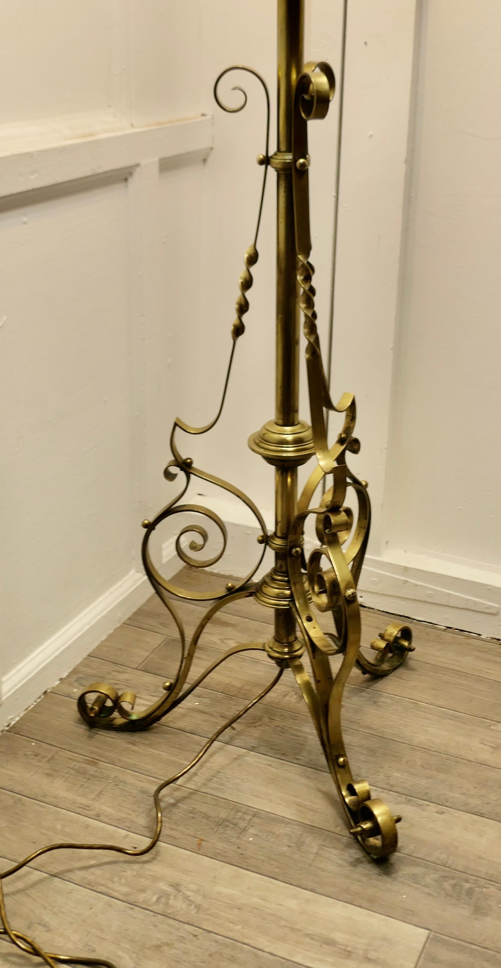 Brass Adjustable Arts and Crafts Floor Lamp In Good Condition In Chillerton, Isle of Wight