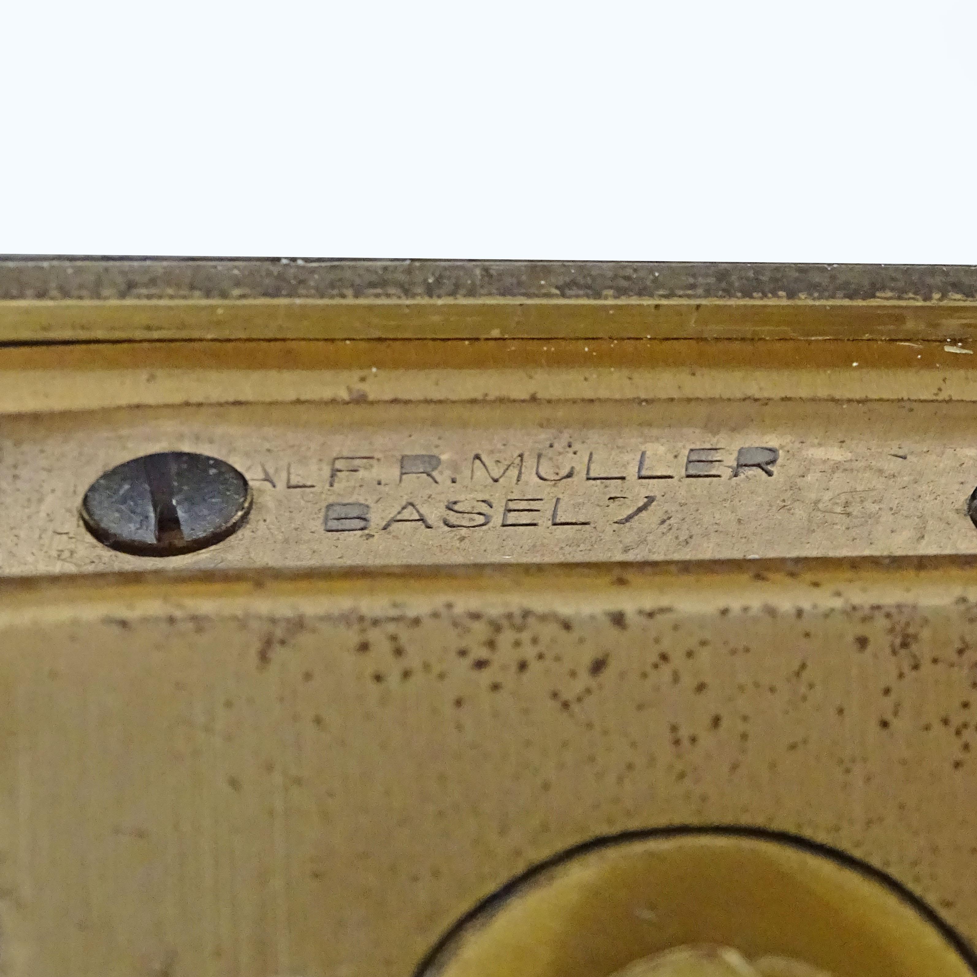 Italiano Lampada da parete regolabile in ottone Alfred Muller per AMBA, Svizzera, anni '40 in vendita