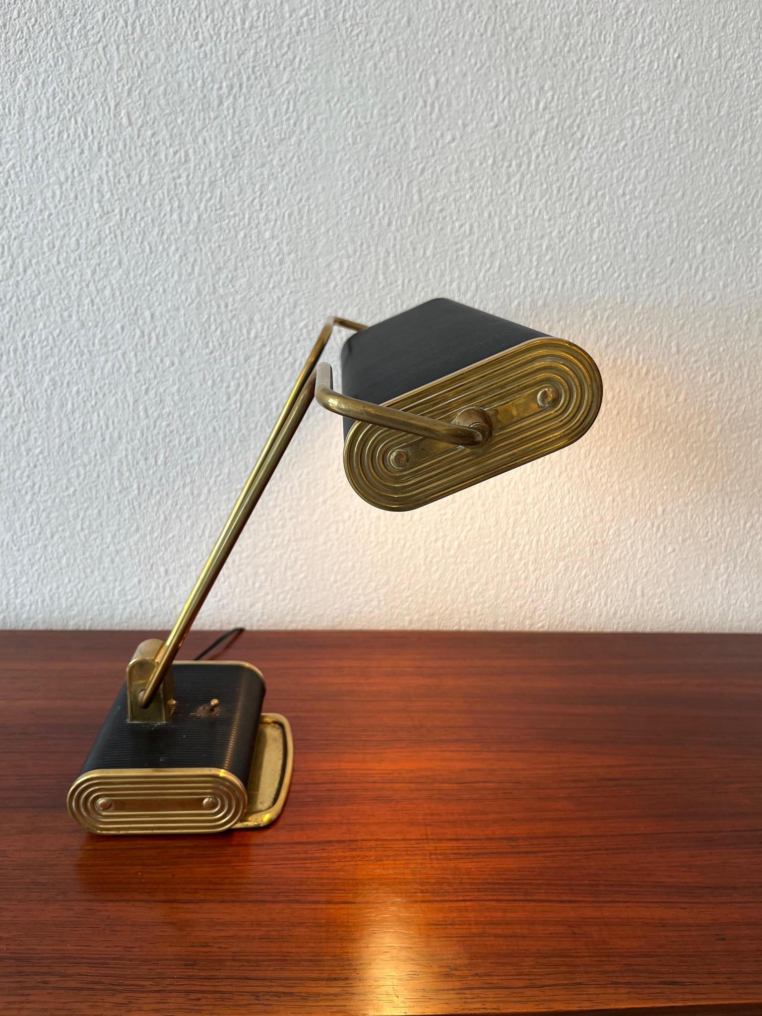 Verstellbare Schreibtischlampe aus Messing und Aluminium von Eileen Gray für Jumo, Frankreich ca. 1940er Jahre im Angebot 8