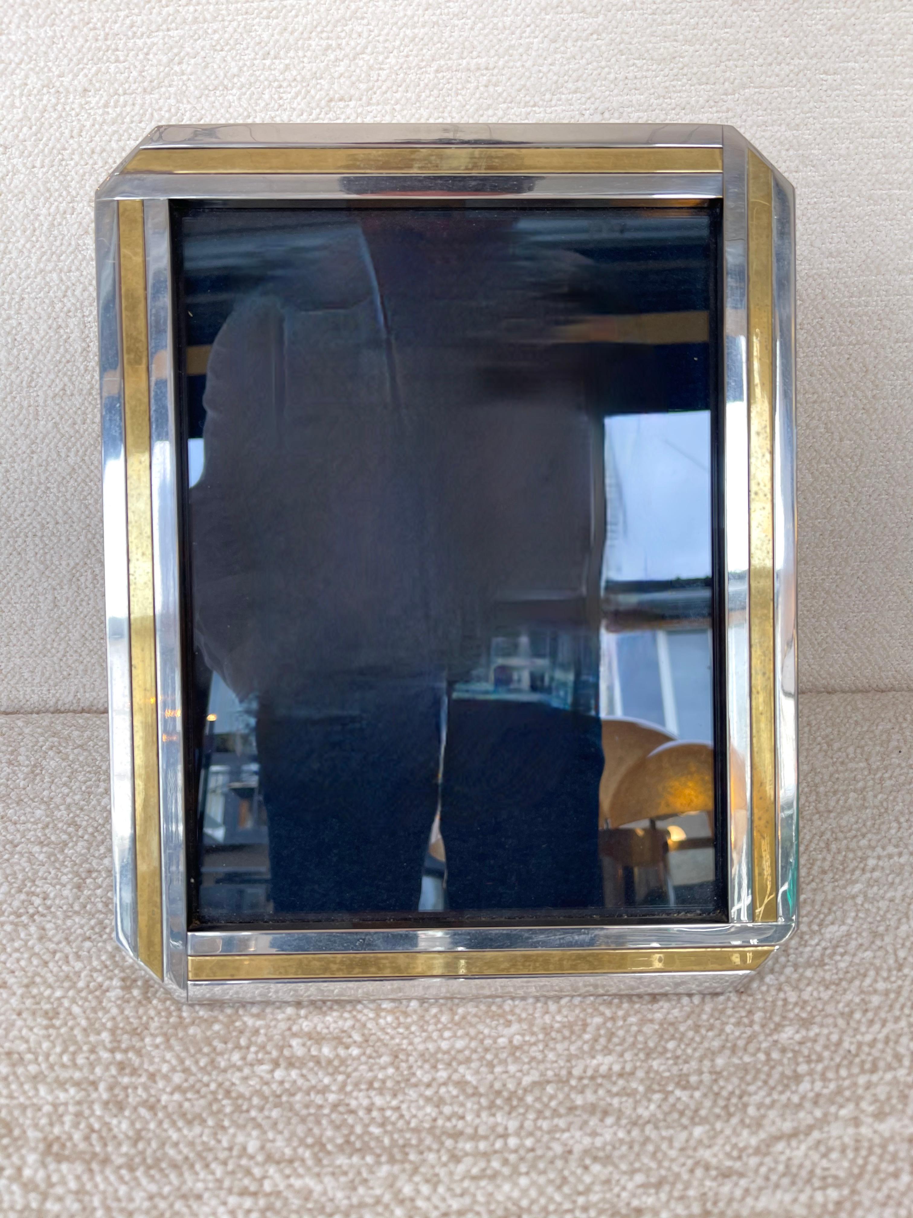 Quality metal chrome and brass photo picture frame attributed to Romeo Rega. Intern frame measurements 24 x 18 centimeters. Horizontal or vertical position. Famous design like Maison Jansen, Charles, Galerie Maison et Jardin.