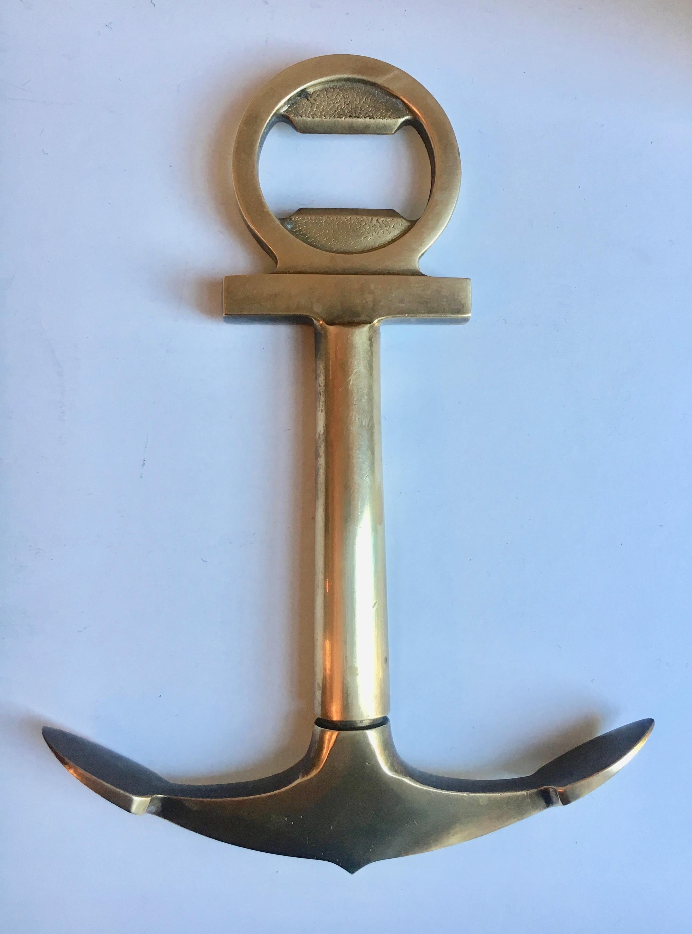 Brass anchor bottle wine opener, perfect for the boat or yacht or bar near the water!
Unscrews to reveal bottle corkscrew, made in Germany.