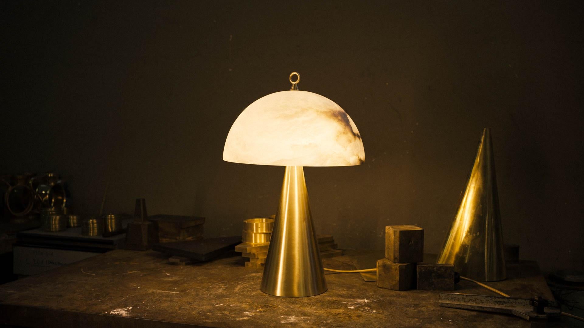 Lampada da tavolo Fungotto in ottone e alabastro di Matlight Milano in vendita 6