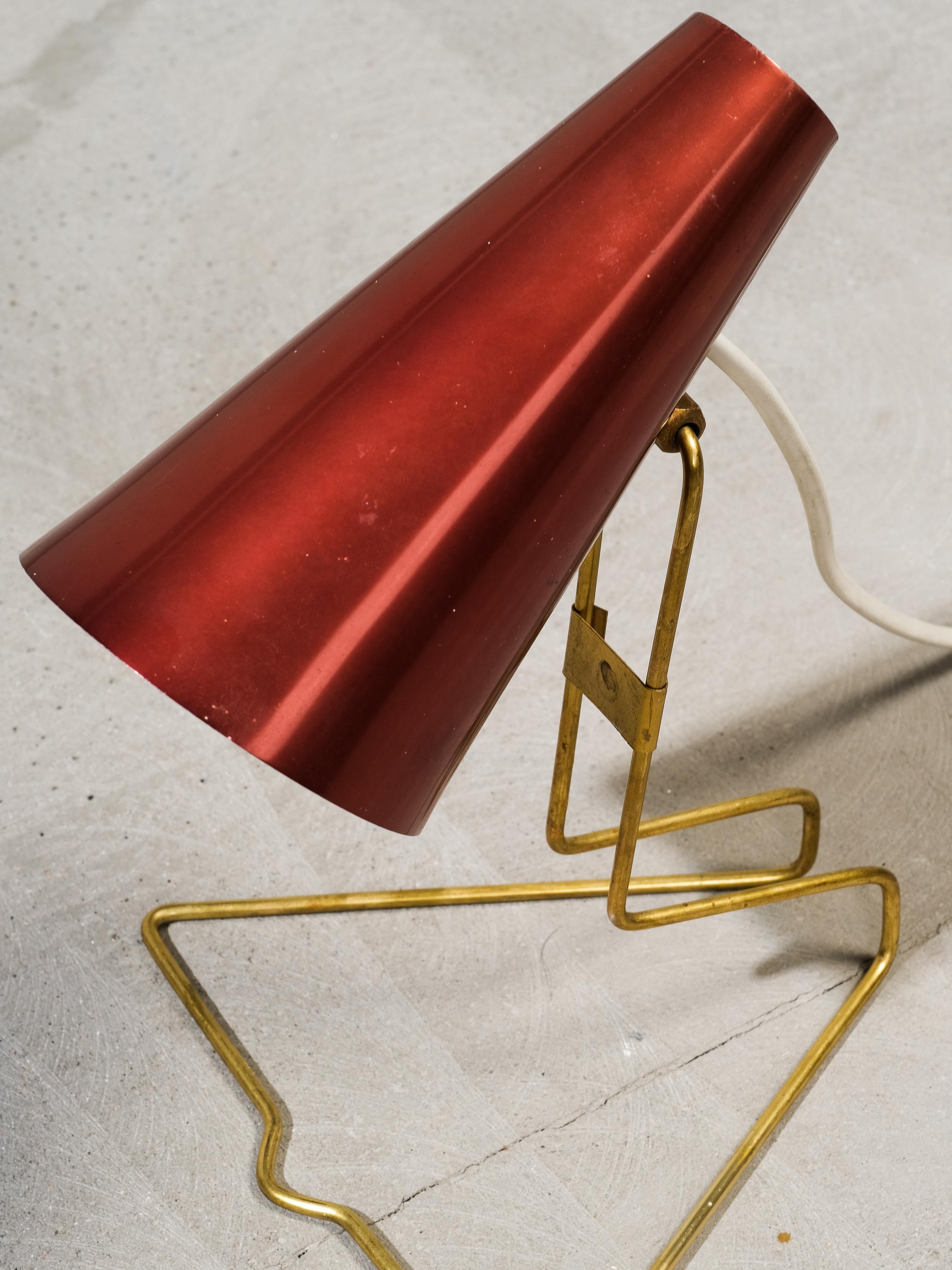 Scandinave moderne Lampe de table ou applique murale en laiton et aluminium, modèle K 11-26 par Idman, Finlande, années 1950 en vente