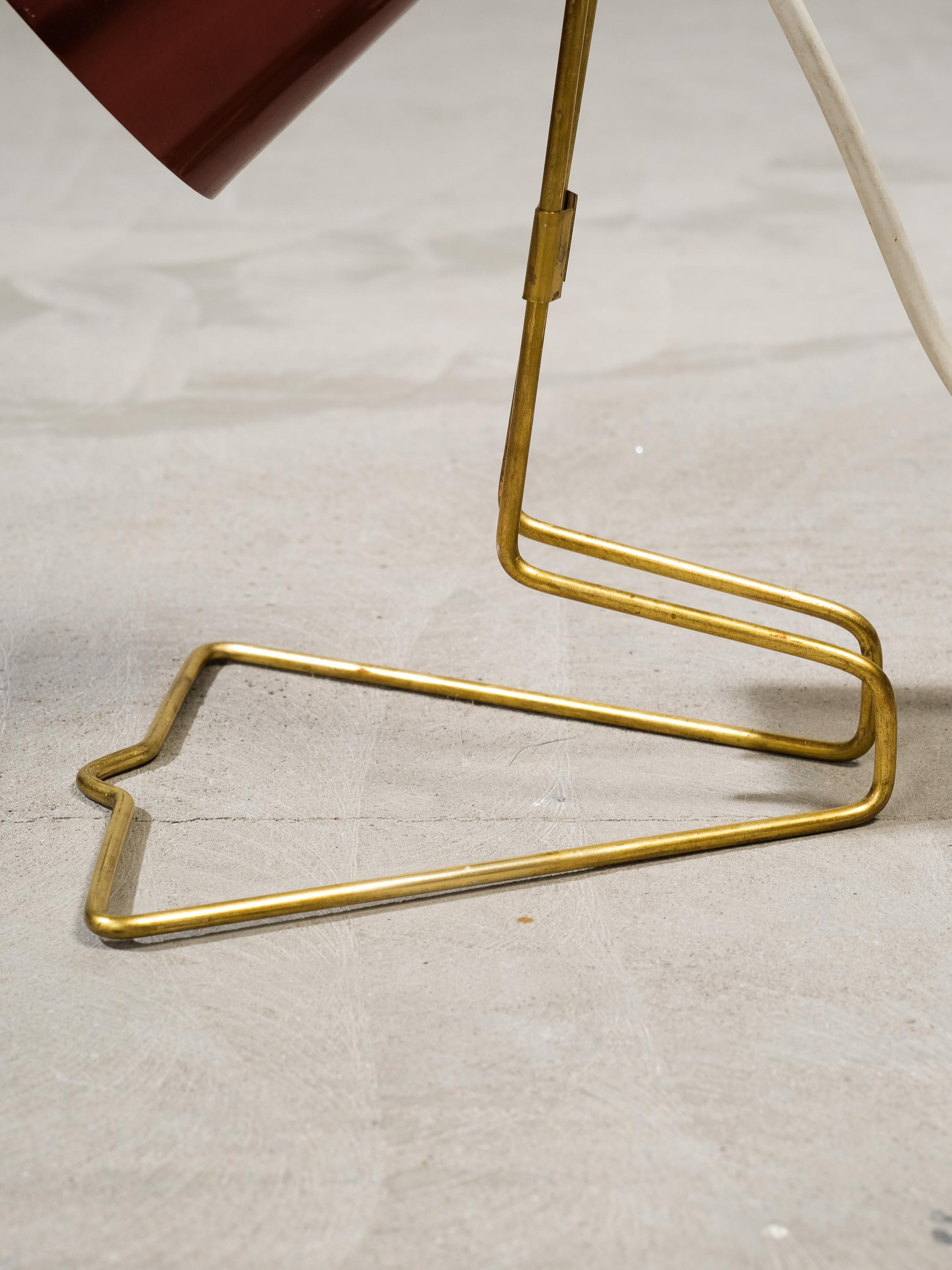 Milieu du XXe siècle Lampe de table ou applique murale en laiton et aluminium, modèle K 11-26 par Idman, Finlande, années 1950 en vente