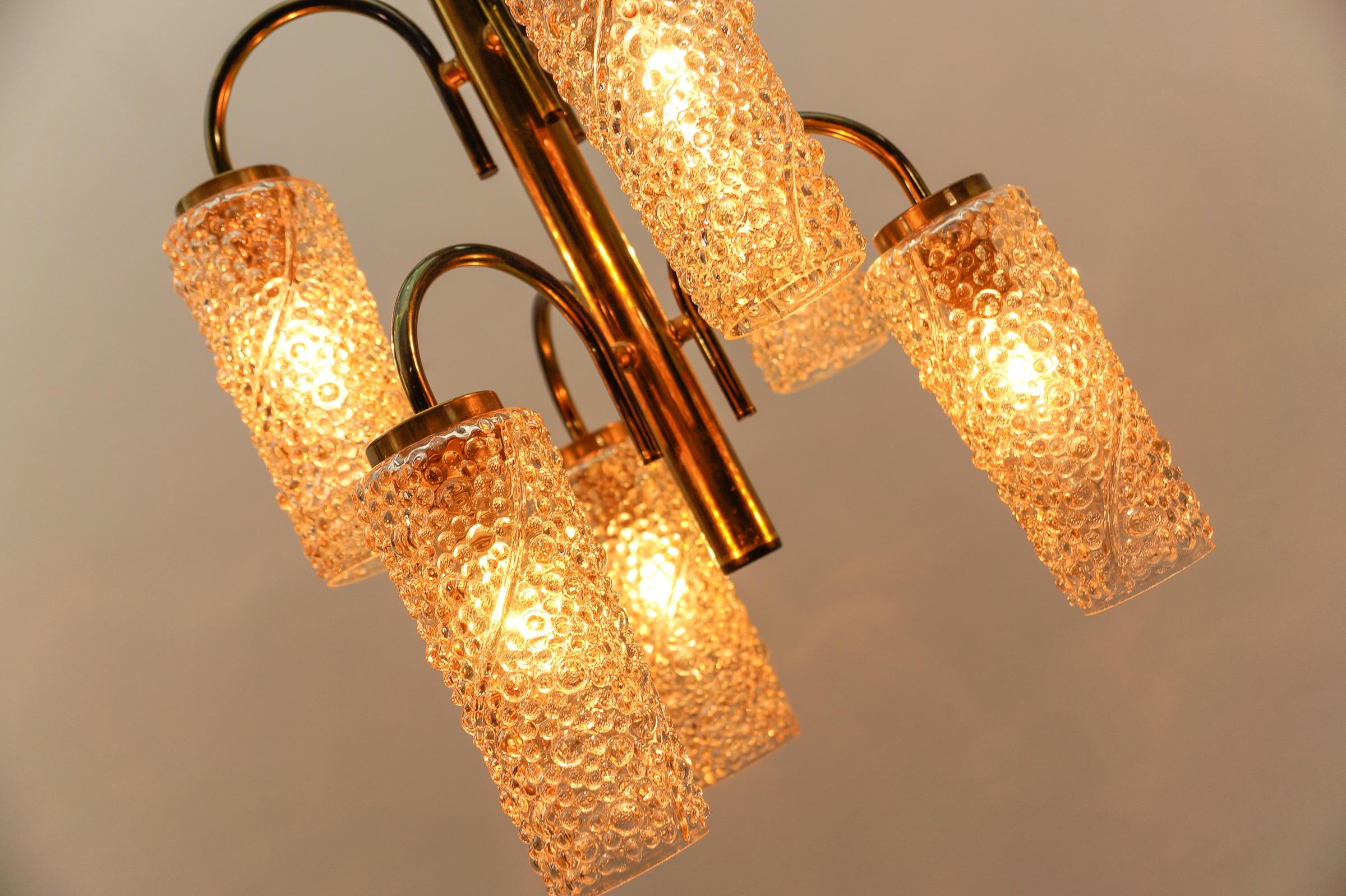 Lampada da soffitto in ottone e vetro a bolle d'aria ambrato, Germania 1960 in vendita 3