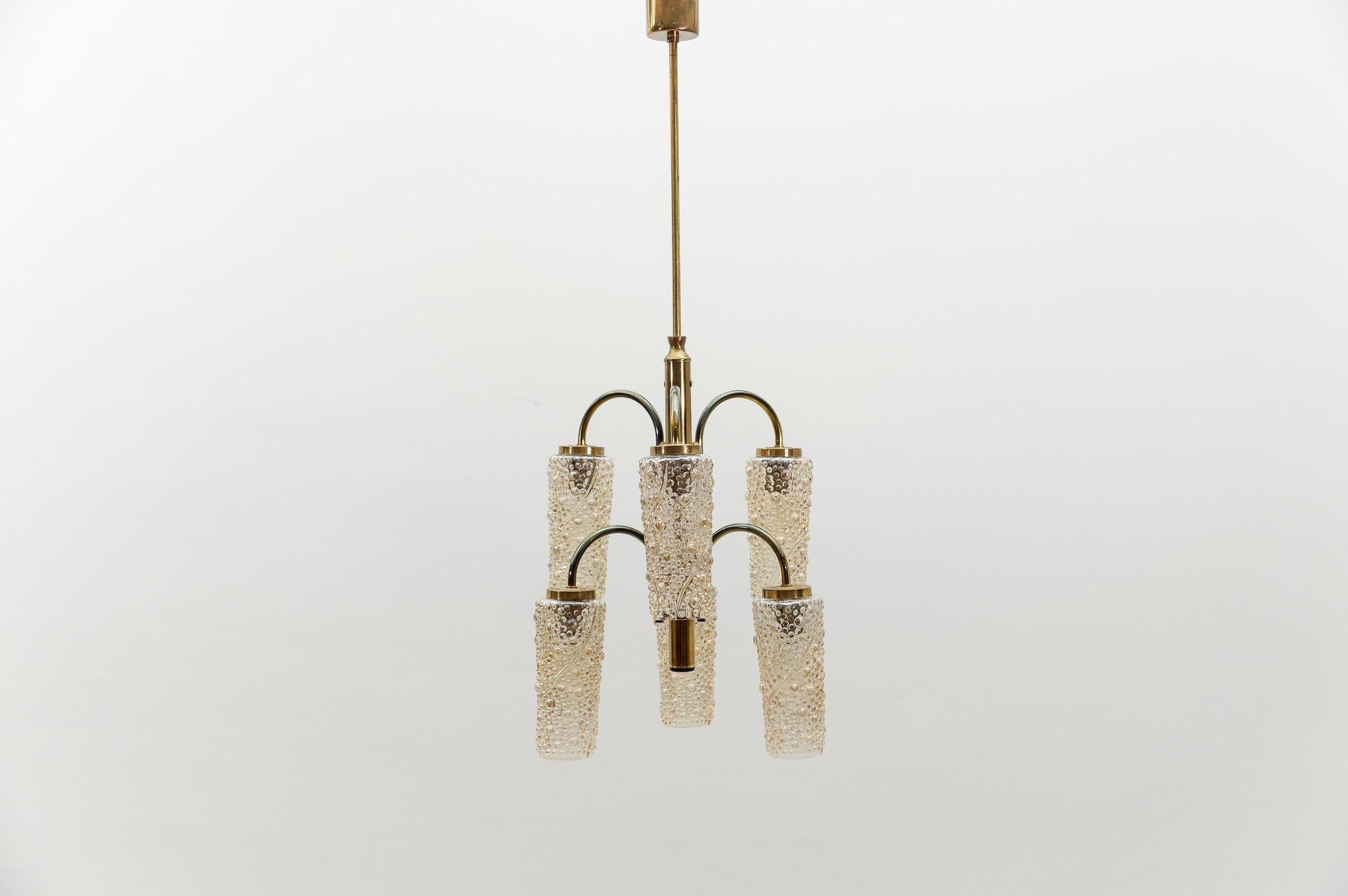 Mid-Century moderno Lampada da soffitto in ottone e vetro a bolle d'aria ambrato, Germania 1960 in vendita