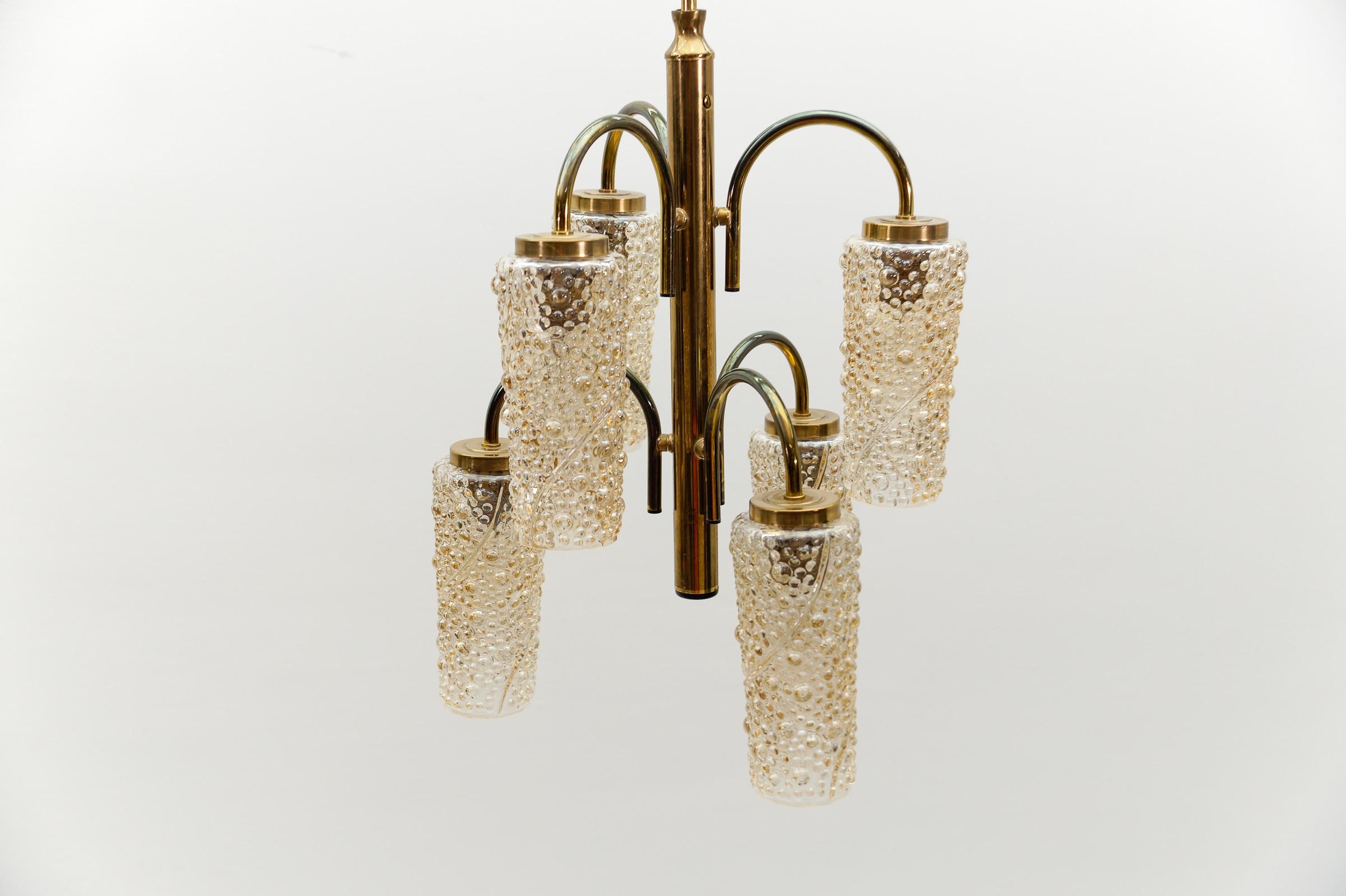 Lampada da soffitto in ottone e vetro a bolle d'aria ambrato, Germania 1960 in vendita 1