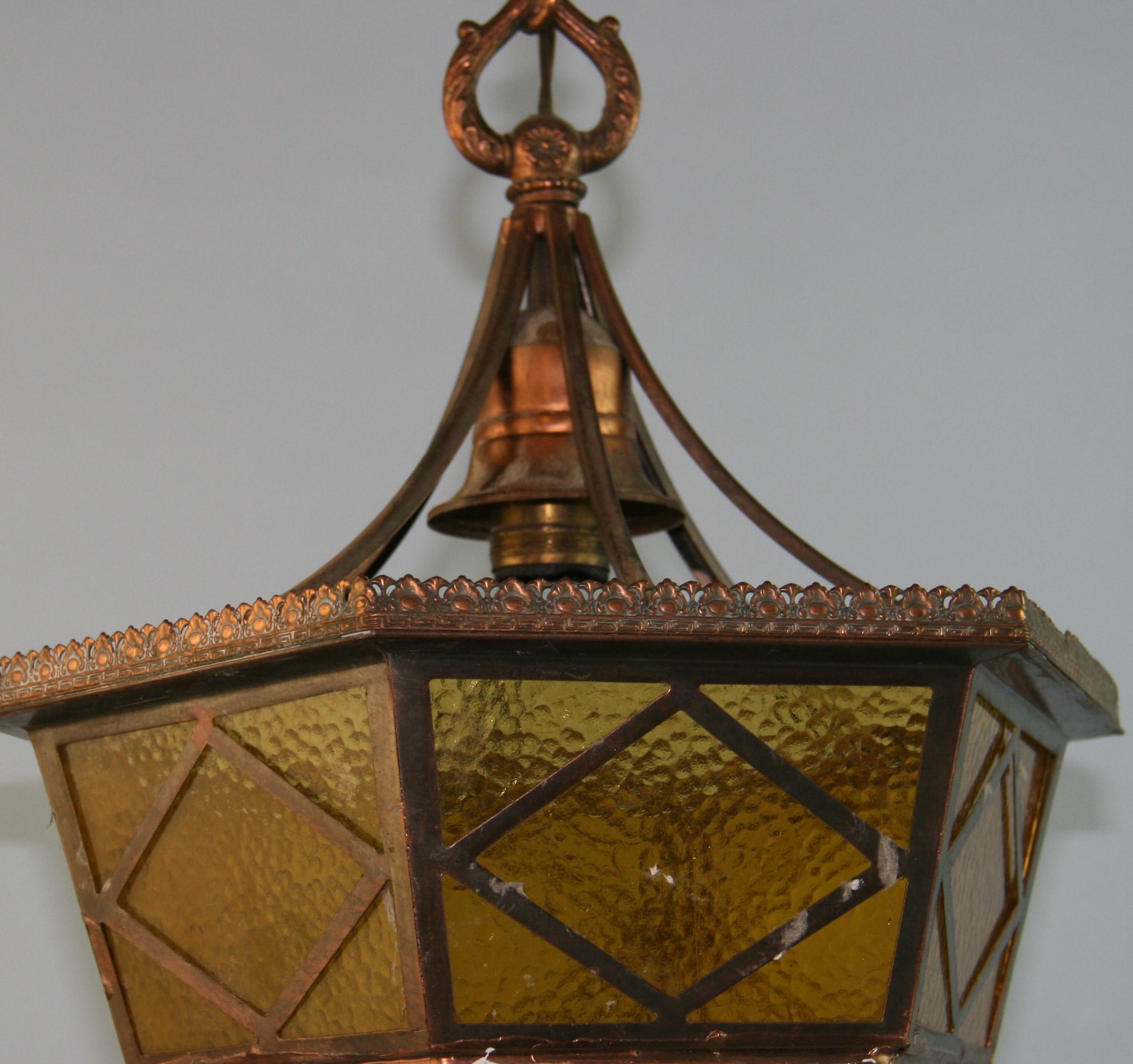 Brass and Amber Star Glass Pendant In Good Condition For Sale In Douglas Manor, NY