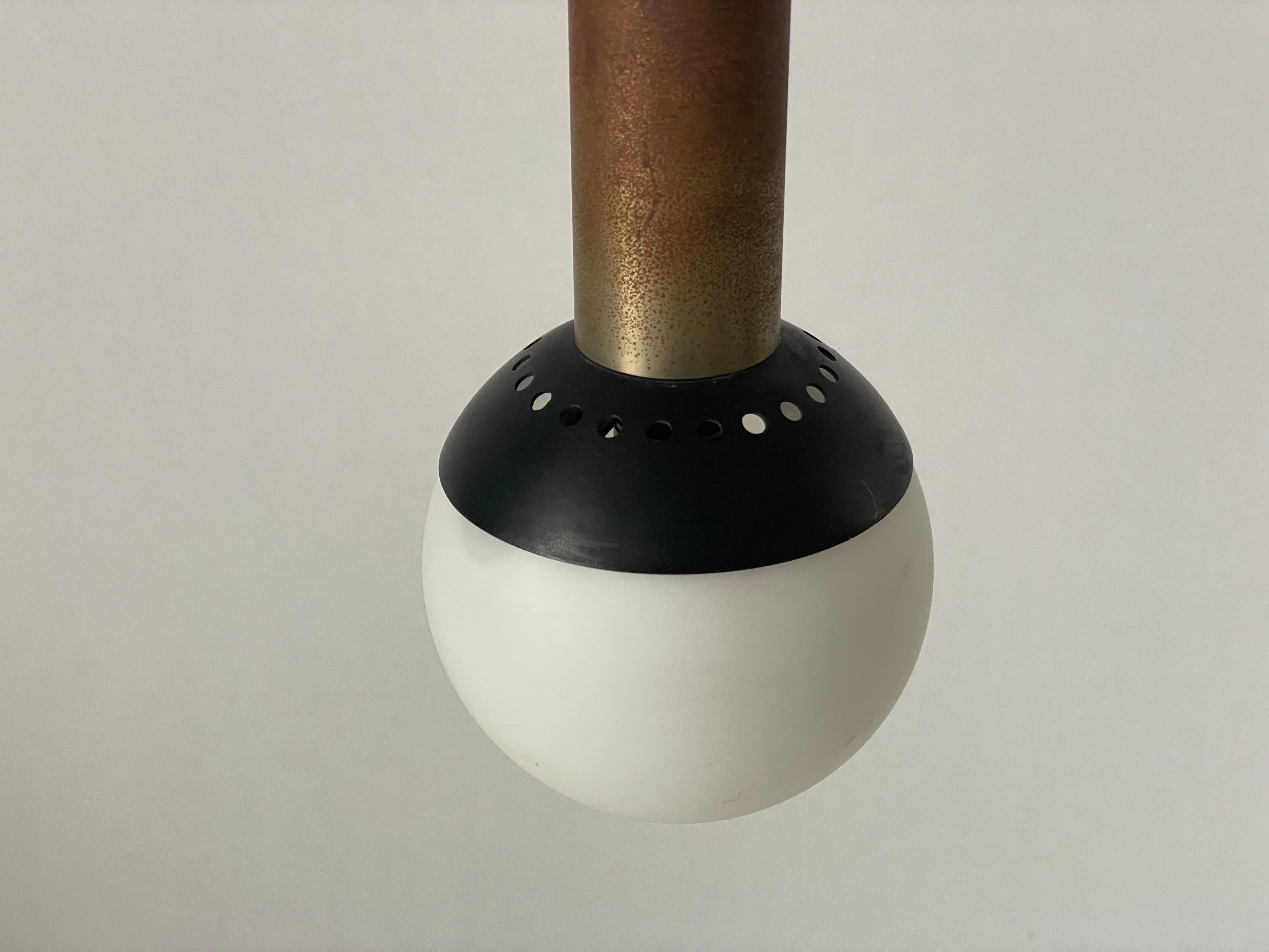 Lámpara de techo de latón y cristal Ball and Ball, atribuida a Stilnovo, años 60, Italia mediados del siglo XX en venta