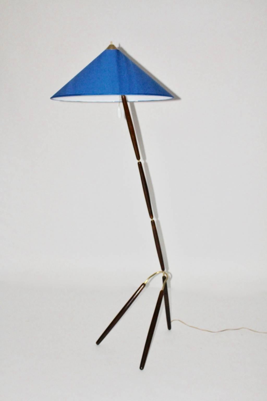 Italian Brass Beech Vintage Floor Lamp Attributed to Giuseppe Ostuni Italy ca 1949 For Sale