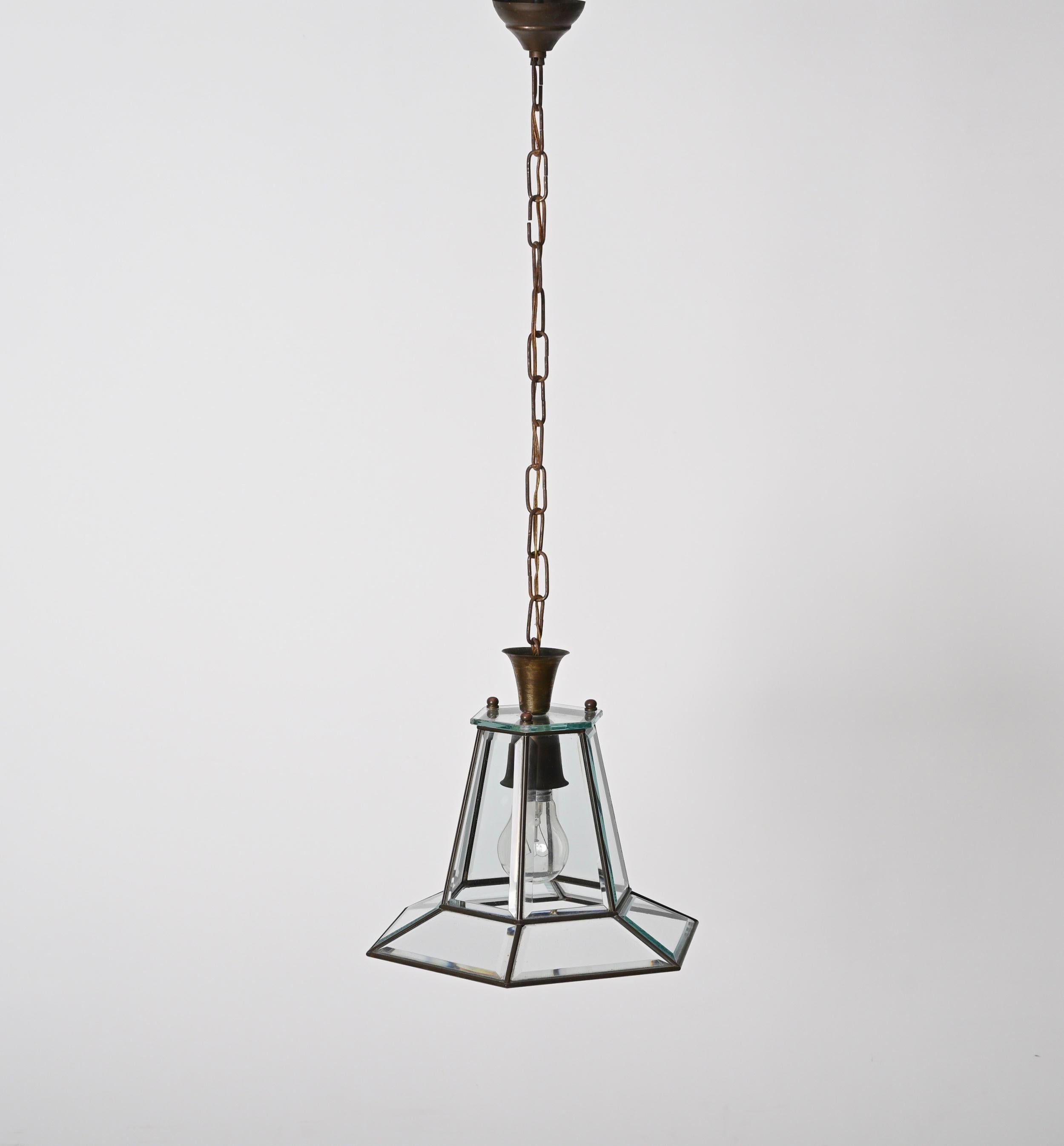 Lustre italien hexagonal en laiton et verre biseauté d'après Adolf Loos, années 1950 en vente 9