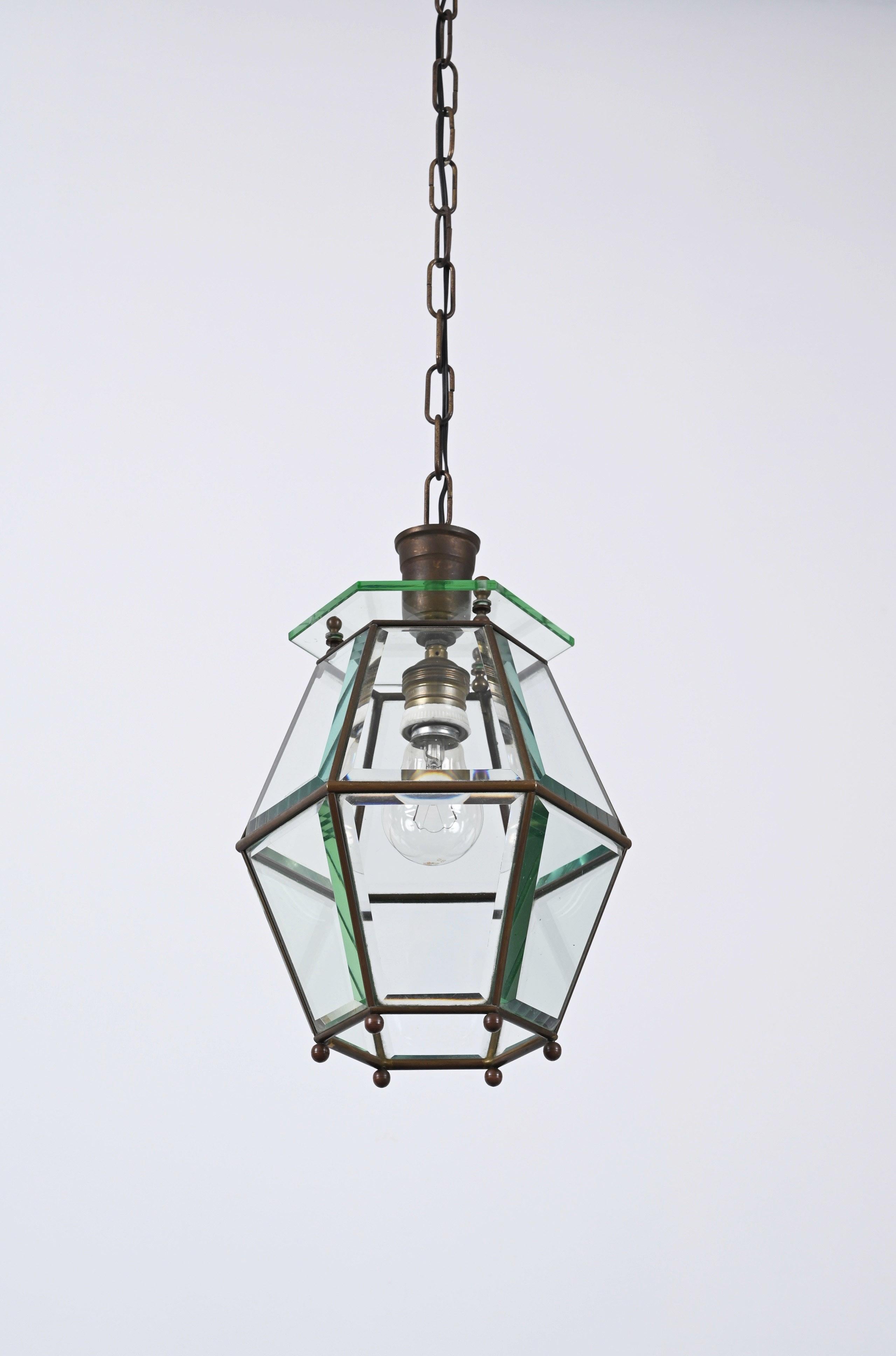 Astonishing brass and bevelled glass hexagonal chandelier. This amazing pendant light was designed in Italy and inspired by the work of Adolf Loos during the 1950s.

This piece is fantastic thanks to a marvellous and clear suspension showing twelve