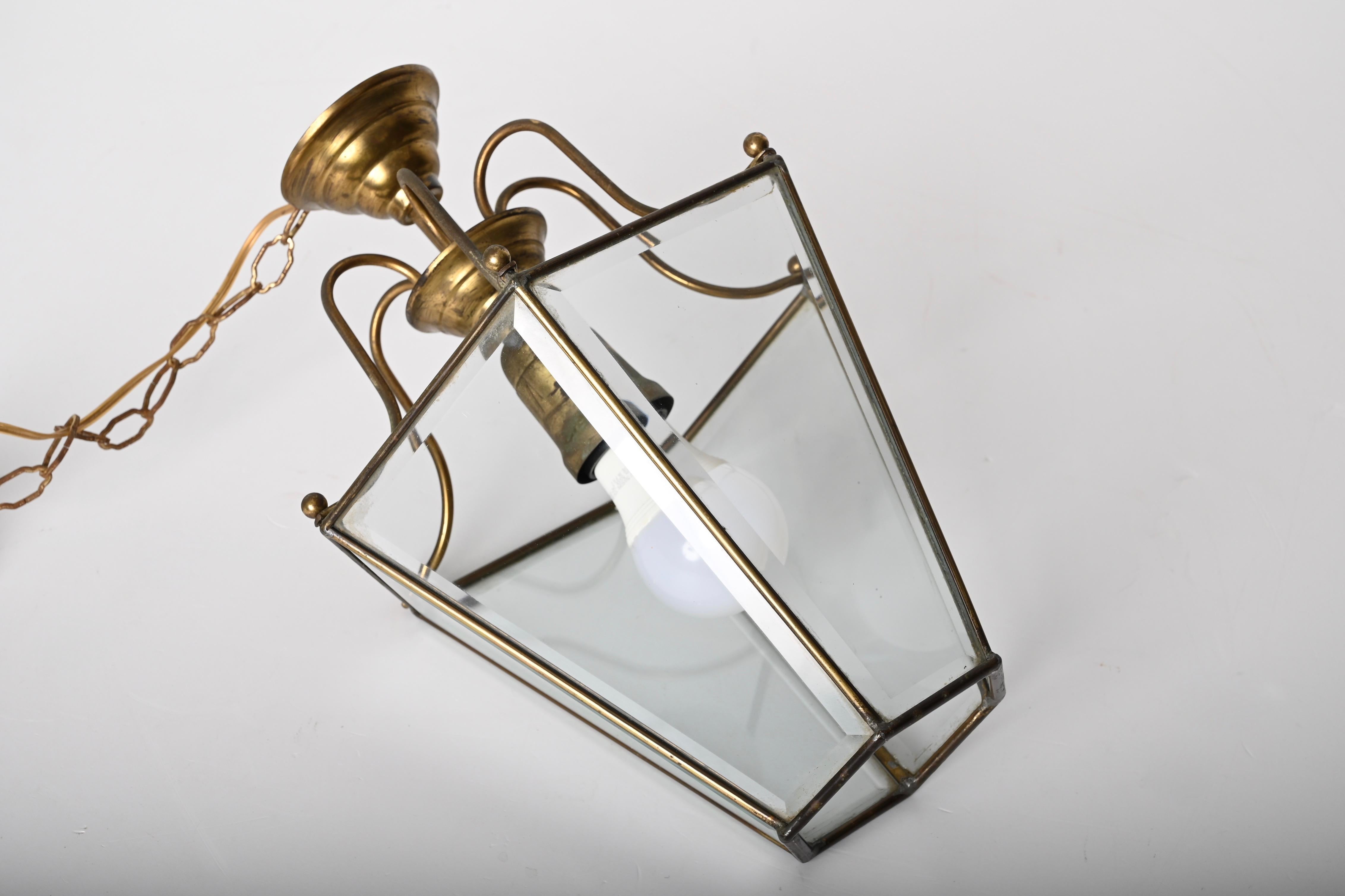 Sechseckiger italienischer Kronleuchter aus Messing und abgeschrägtem Glas nach Adolf Loos, 1950er Jahre im Angebot 4