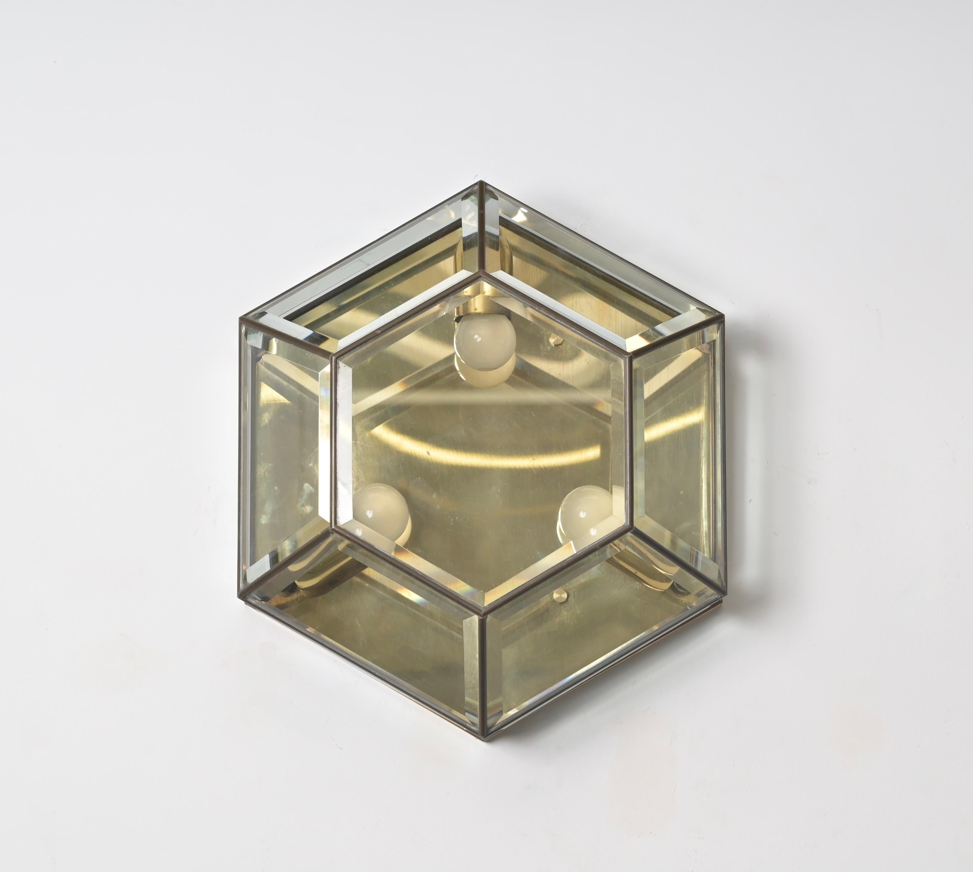 Magnificent wall or ceiling lamp made in bevelled glass and solid brass. This amazing and rare piece was made in Italy during the 1950s and is attributed to Fontana Arte. 

This versatile lamp features an hexagonal shaped structure in solid brass